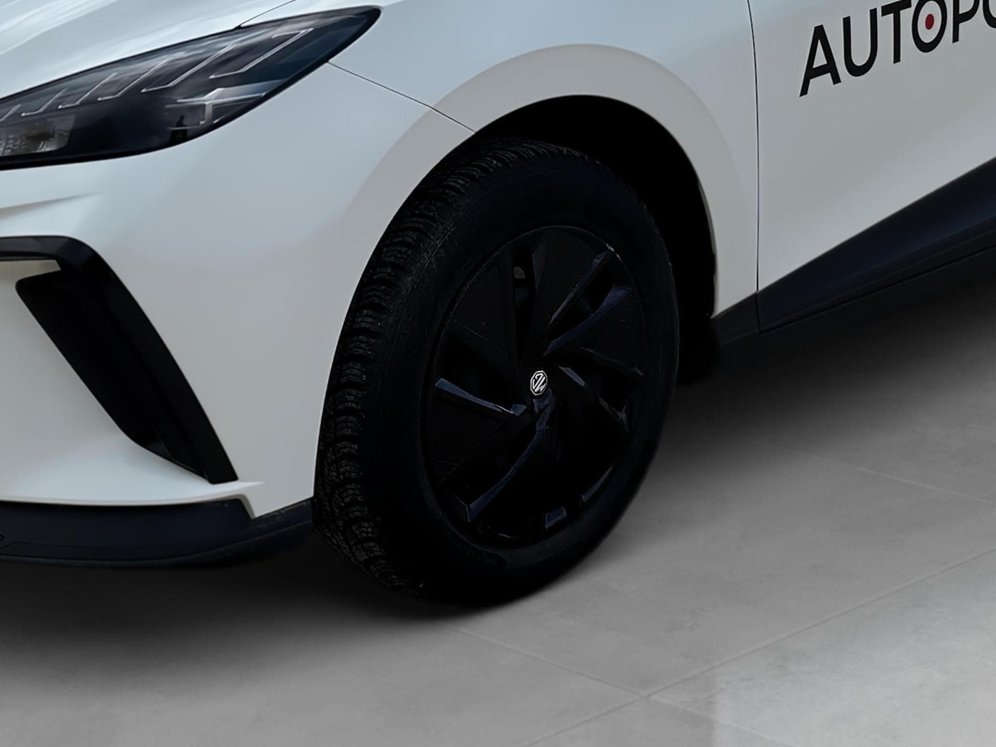 MG MG4 STANDARD (2023) - Foto 7