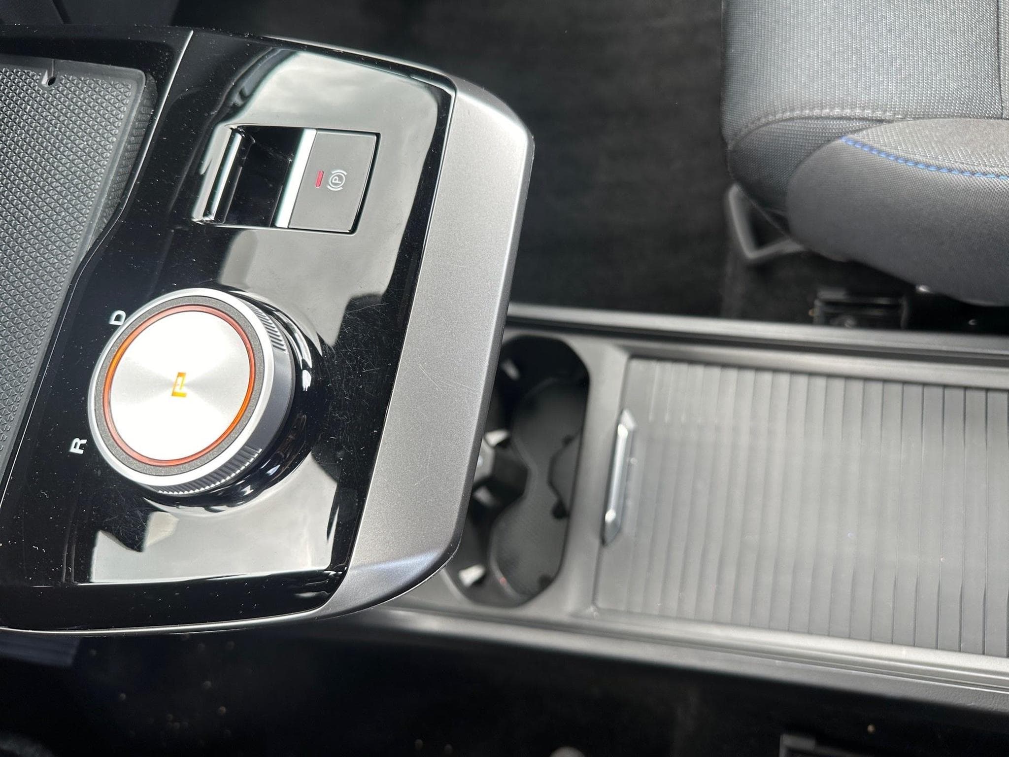 MG MG4 STANDARD (2023) - Foto 9