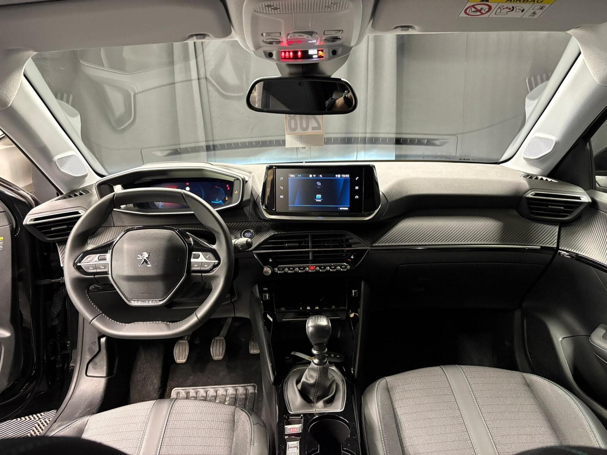 Peugeot 208 1.2 Allure 100cv Camera / Régulateur / Sièges chauffants (2023) - Photo 12