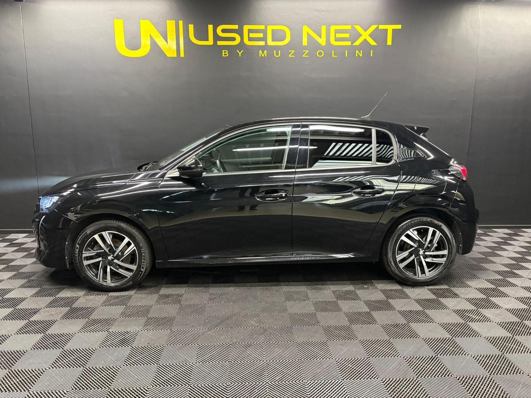 Peugeot 208 1.2 Allure 100cv Camera / Régulateur / Sièges chauffants (2023) - Photo 2