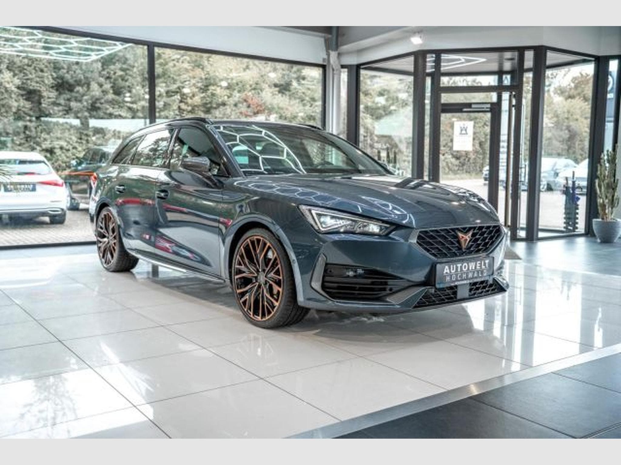 Cupra Leon Leon VZ 2.0 TSI DSG NAVI AHK LED RFK BEATS PANO (2022) - Photo 4