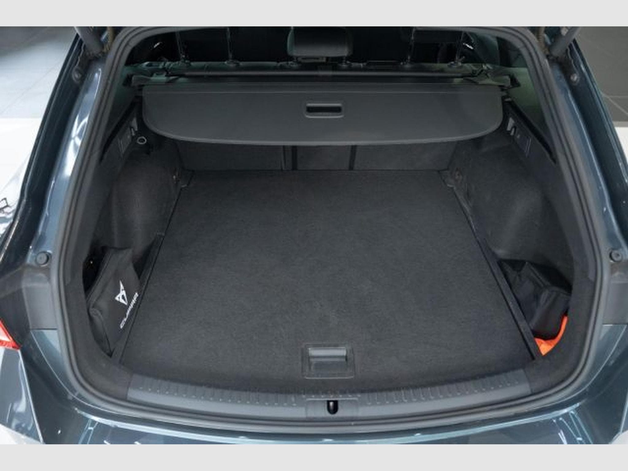 Cupra Leon Leon VZ 2.0 TSI DSG NAVI AHK LED RFK BEATS PANO (2022) - Photo 8