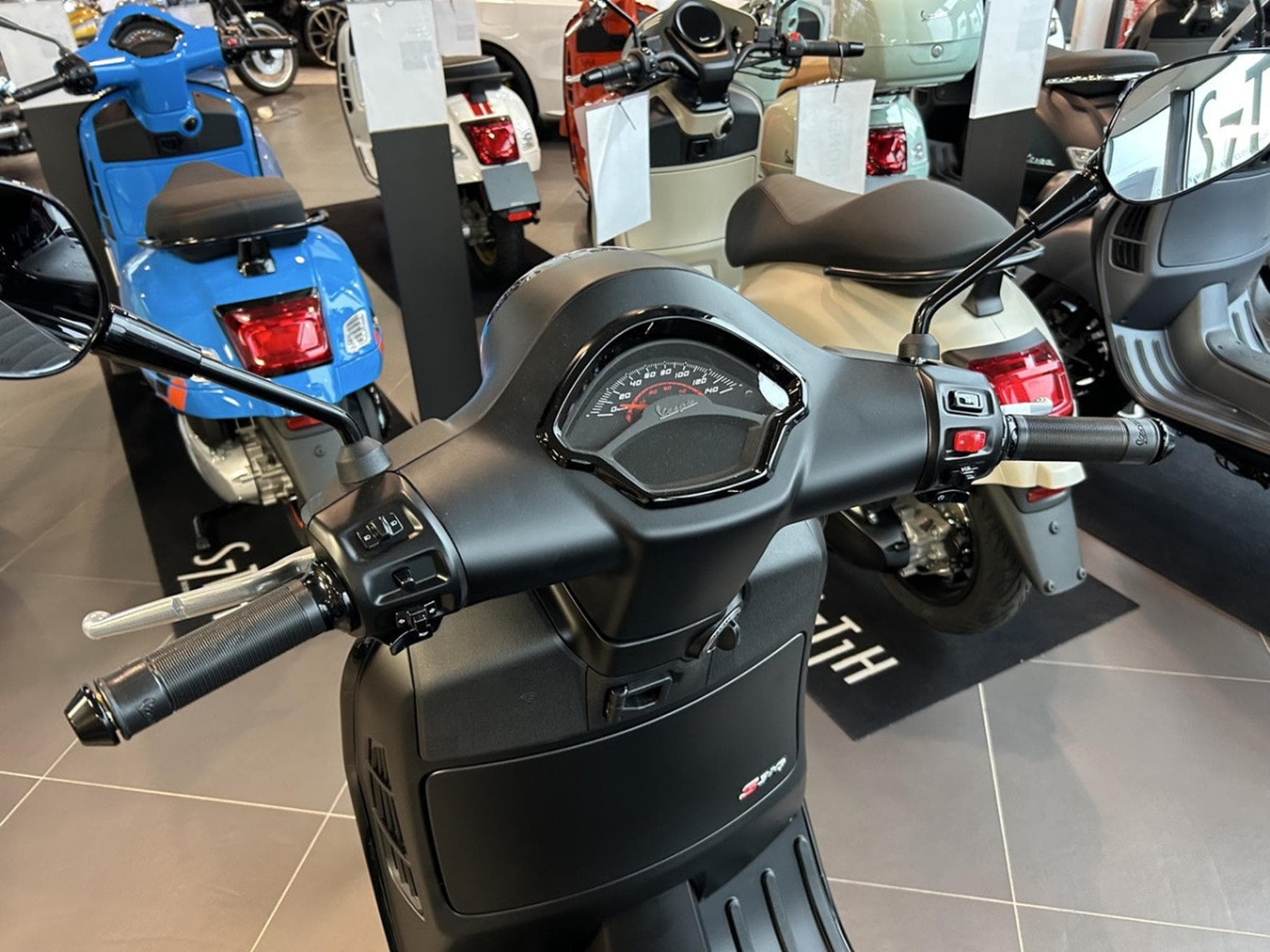 Vespa GTS 310 Super Sport (2026) - Photo 4
