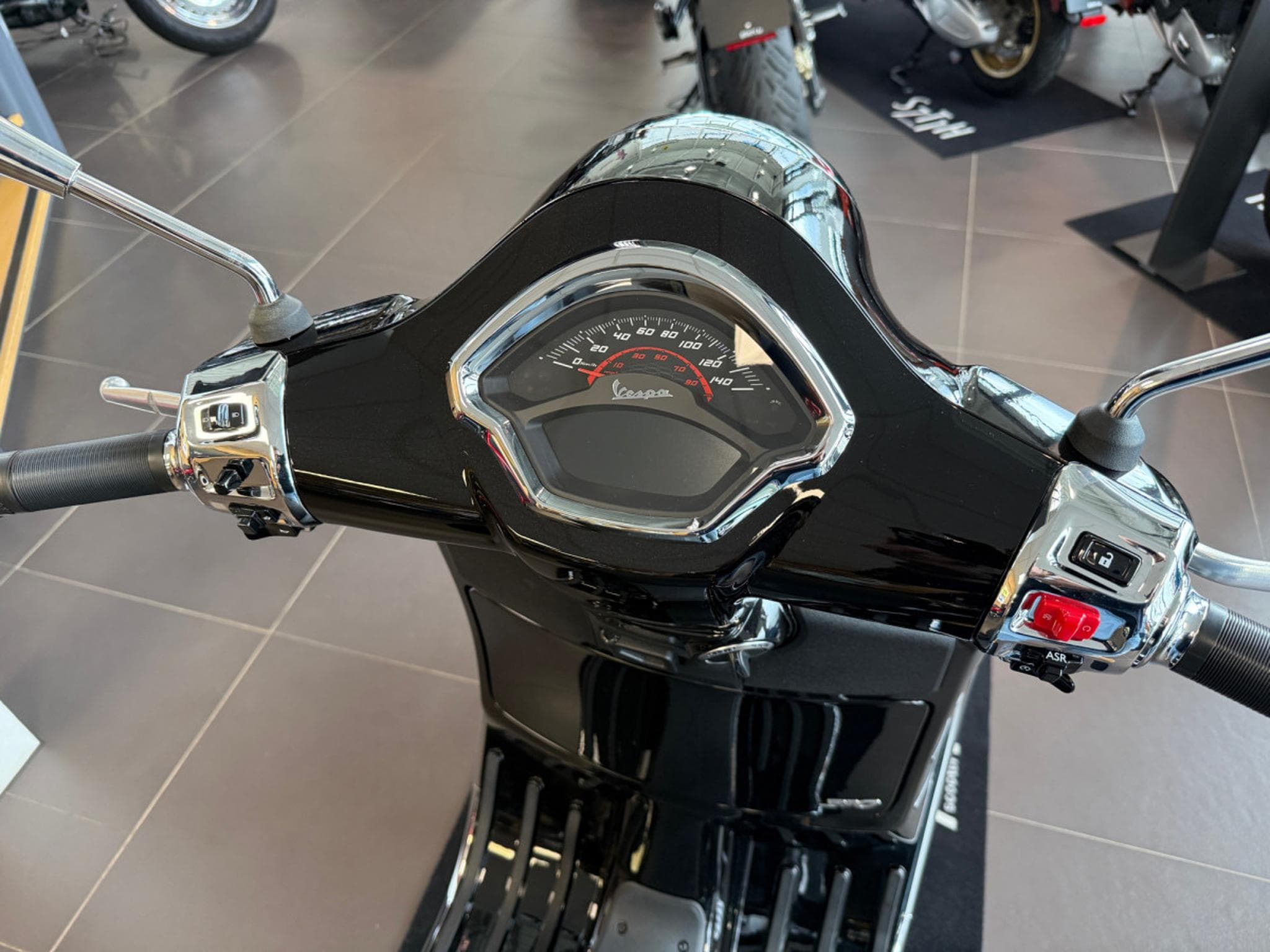 Vespa GTS 310 Super (2026) - Photo 4