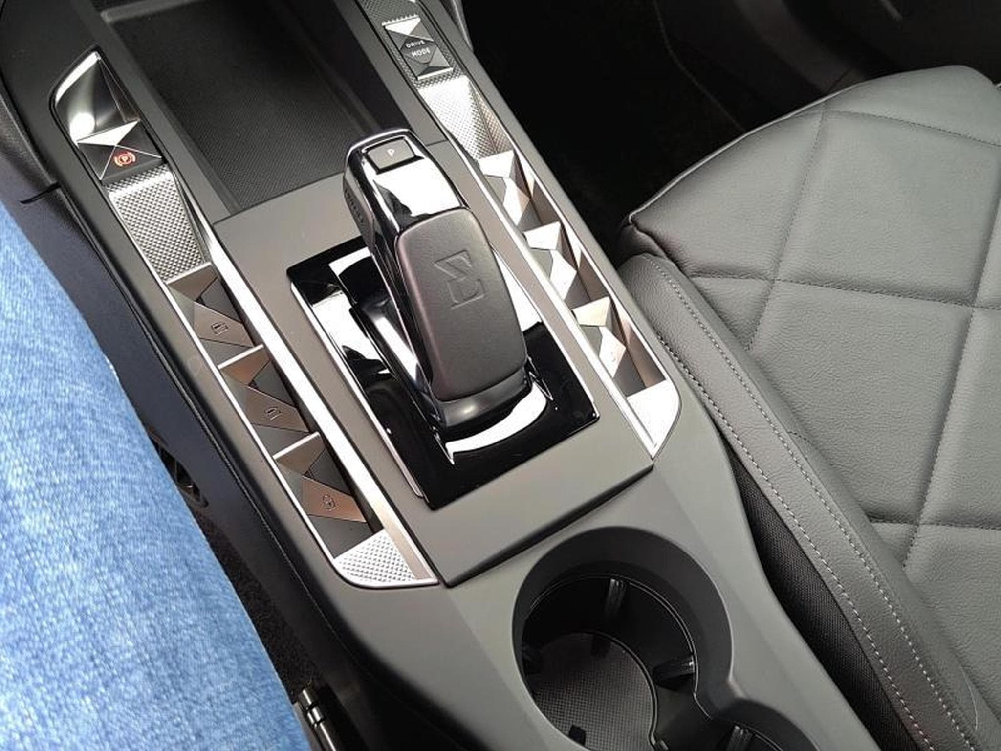 DS Automobiles DS3 Toits de Paris E-Tense (2023) - Foto 19