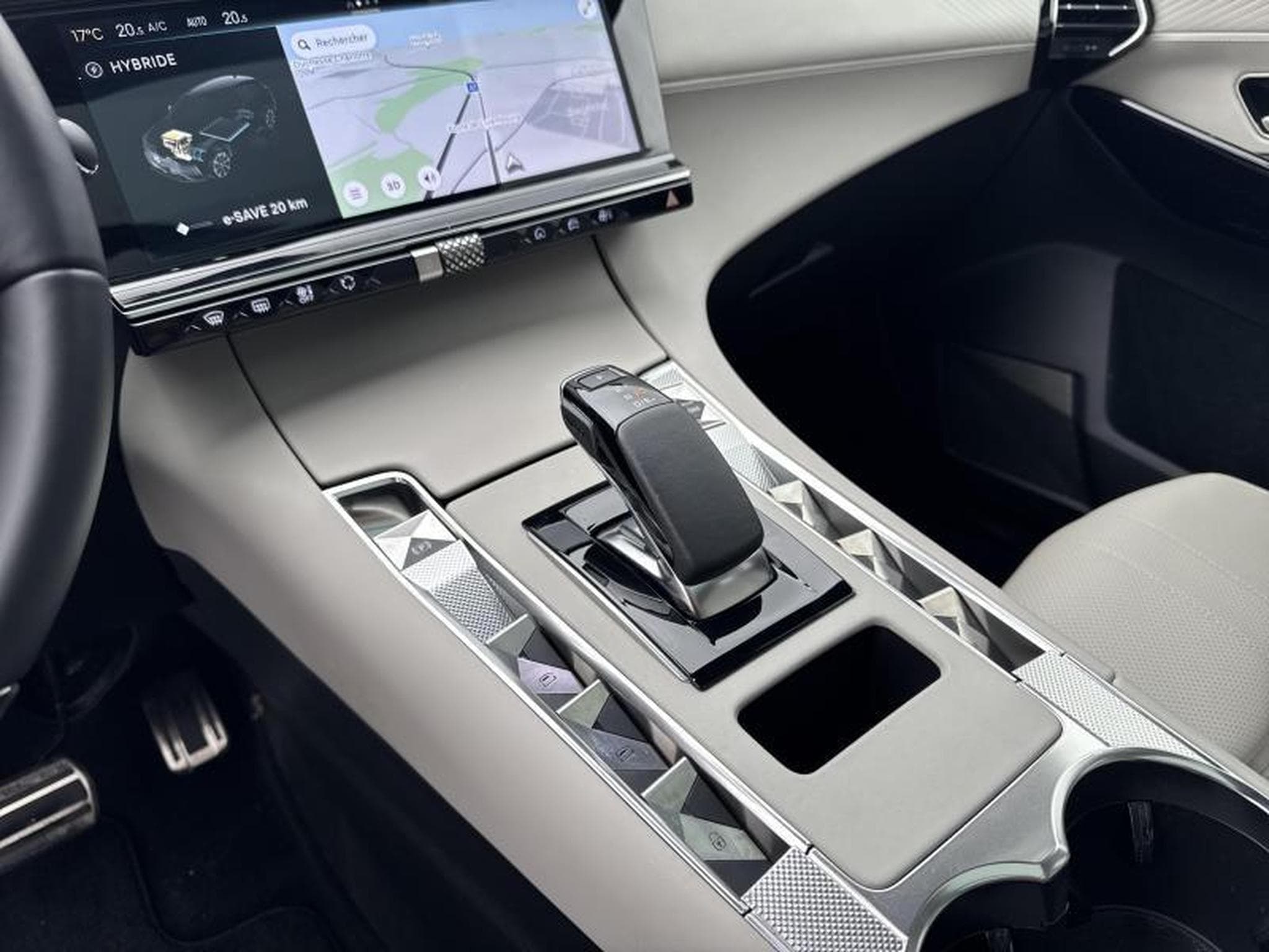 DS Automobiles DS7 E-Tense Opera 300 (2023) - Photo 19