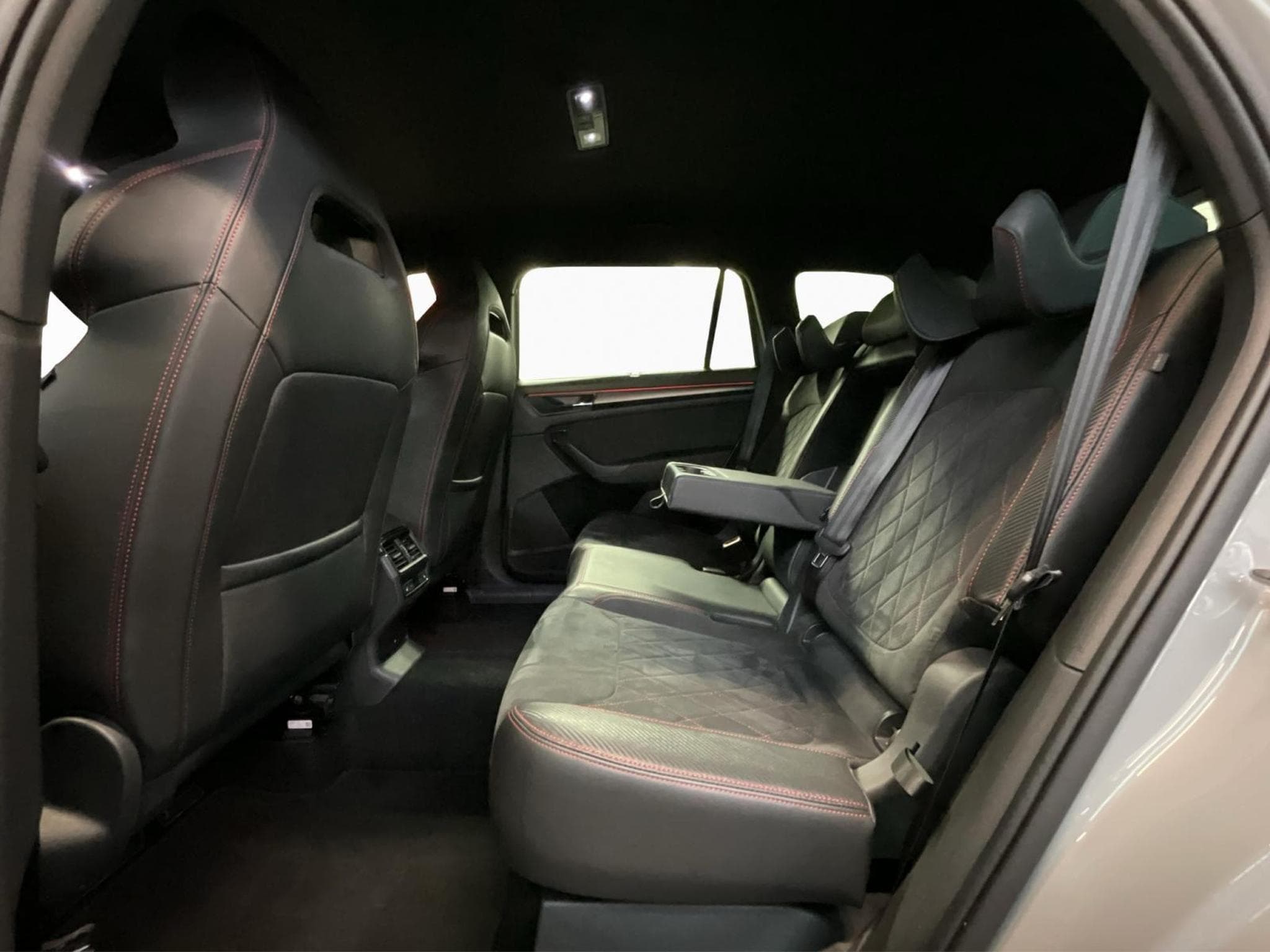 Skoda Kodiaq RS+DSG+4x4+AHK (2023) - Foto 16