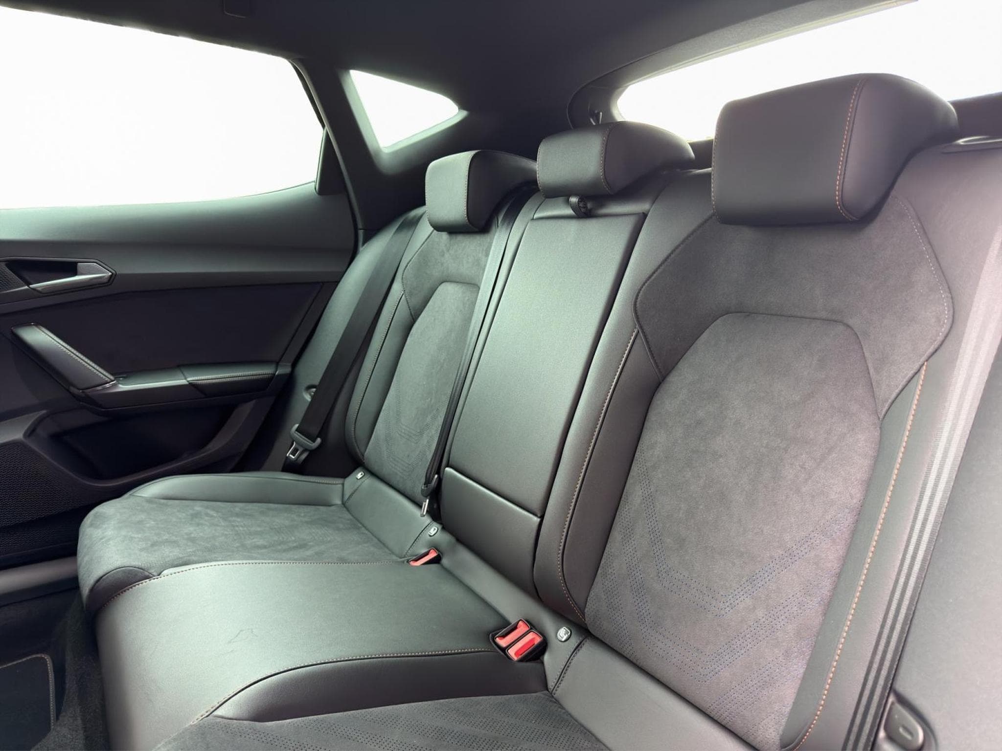 Cupra Formentor 1.5 eTSI DSG (2025) - Photo 11