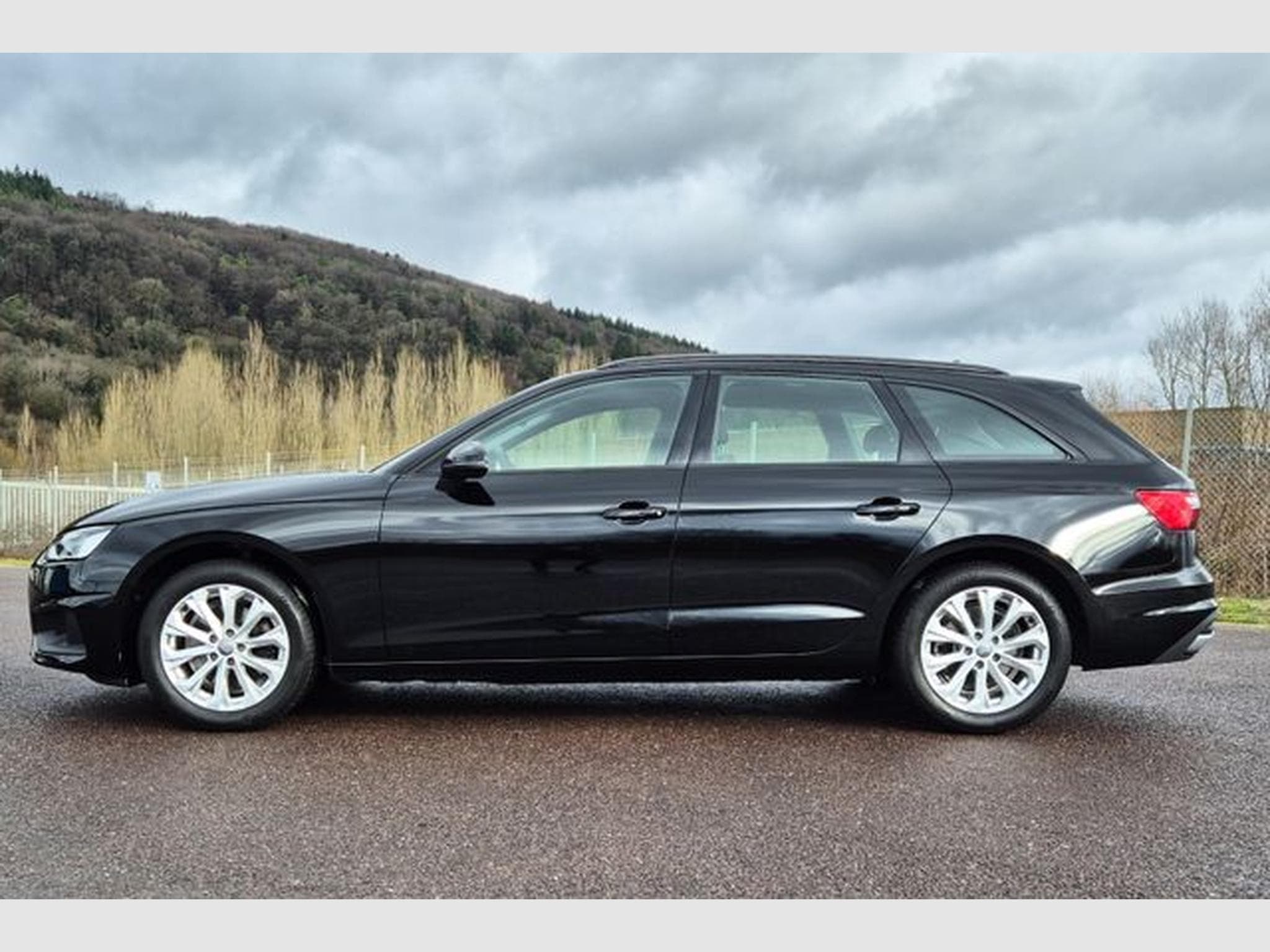 Audi A4 A4 Avant 35 TDI, LED, Navi, 1.Hand. (2022) - Photo 2