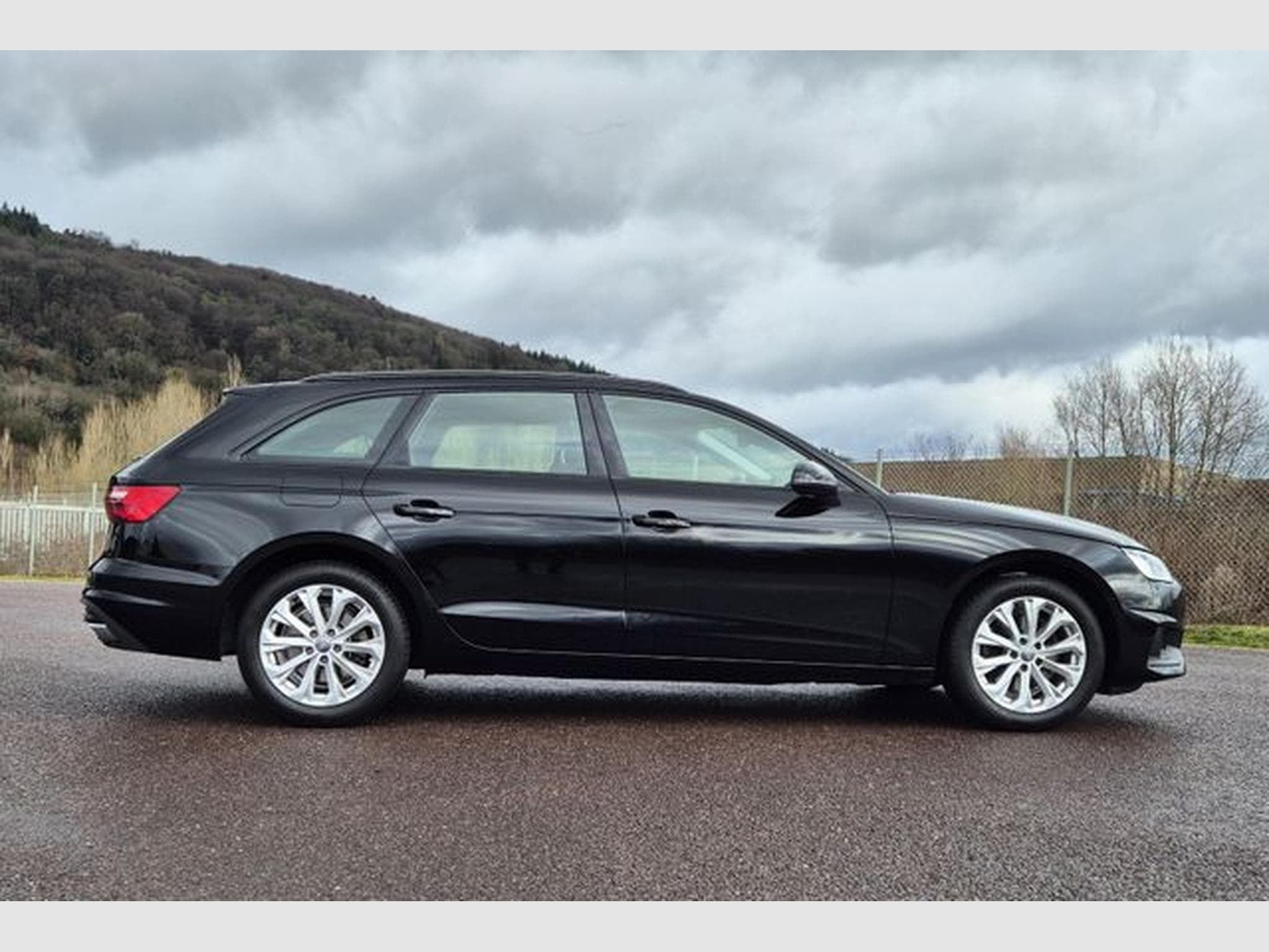 Audi A4 A4 Avant 35 TDI, LED, Navi, 1.Hand. (2022) - Photo 7