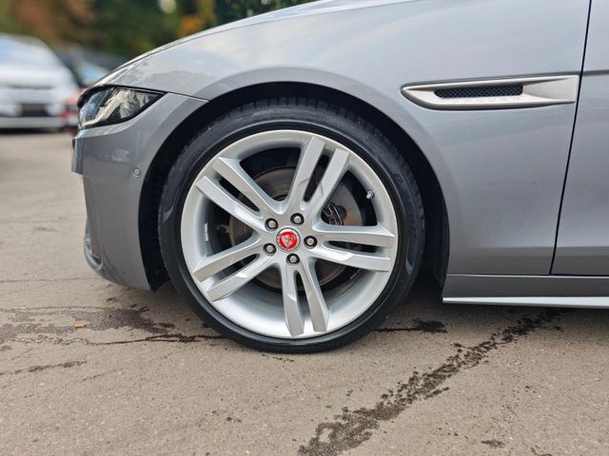 Jaguar XE XE 2.0d R-DYNAMIC S*CARPLAY*NAVI*SHZ*VOLL-LED* (2021) - Photo 11