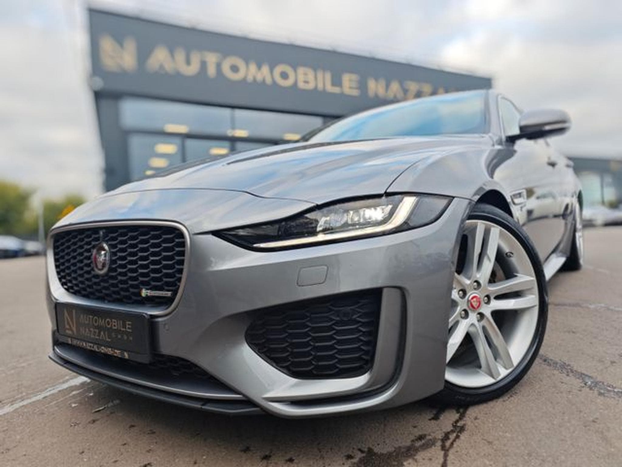 Jaguar XE XE 2.0d R-DYNAMIC S*CARPLAY*NAVI*SHZ*VOLL-LED* (2021) - Photo 12