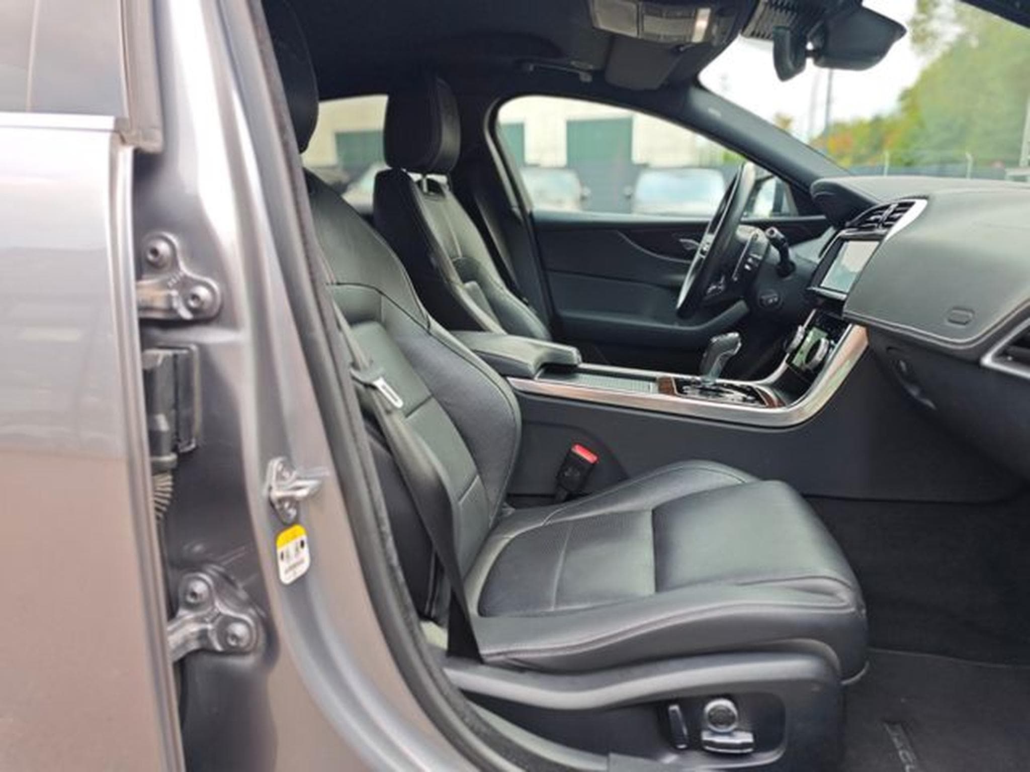 Jaguar XE XE 2.0d R-DYNAMIC S*CARPLAY*NAVI*SHZ*VOLL-LED* (2021) - Photo 15