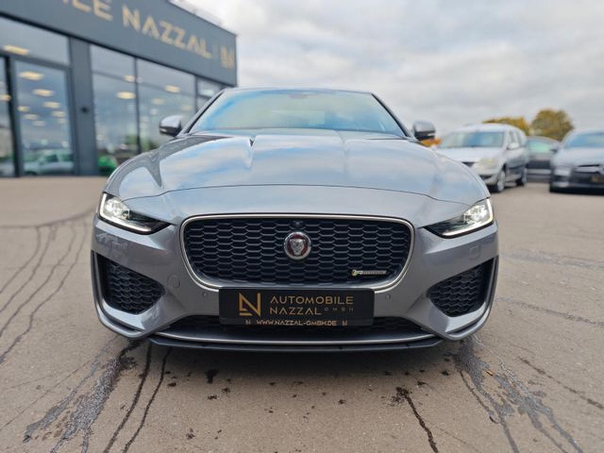 Jaguar XE XE 2.0d R-DYNAMIC S*CARPLAY*NAVI*SHZ*VOLL-LED* (2021) - Photo 3