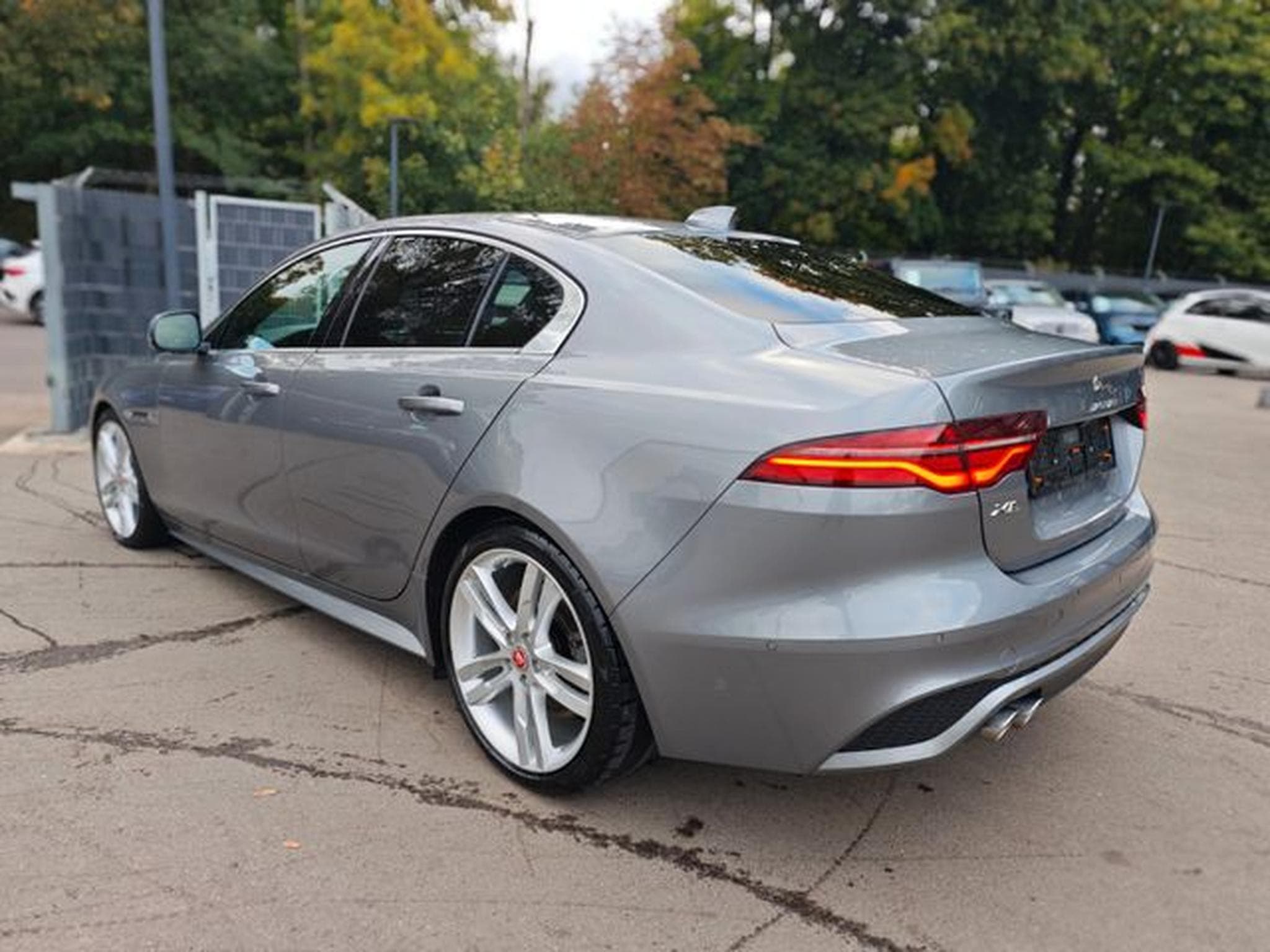 Jaguar XE XE 2.0d R-DYNAMIC S*CARPLAY*NAVI*SHZ*VOLL-LED* (2021) - Photo 8