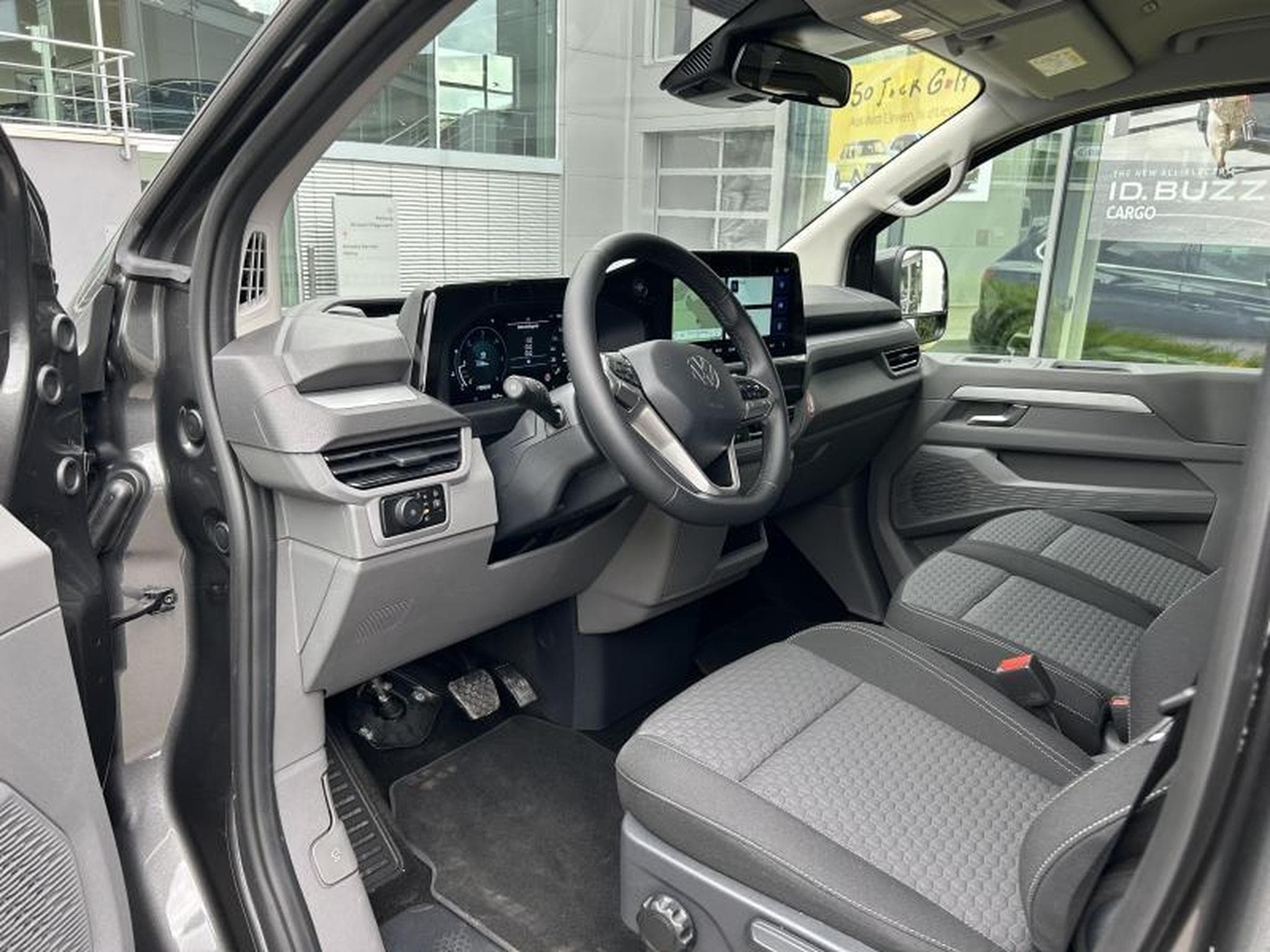 VW Caravelle Life (2025) - Photo 8