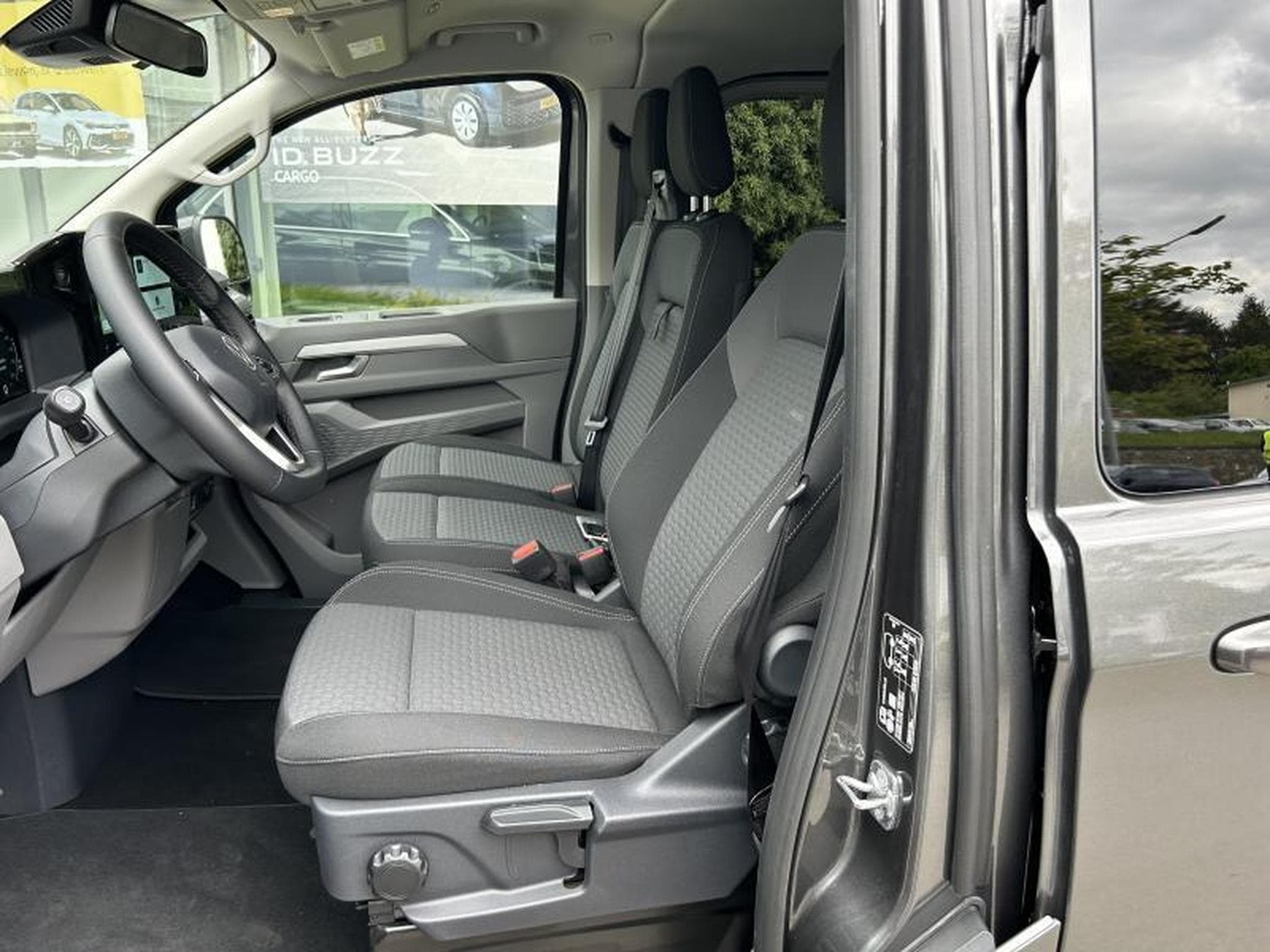 VW Caravelle Life (2025) - Photo 9