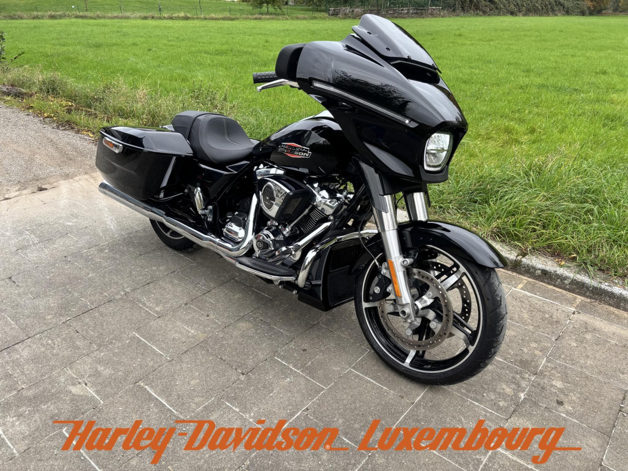 Harley-Davidson Street Glide (2025) - Photo 2