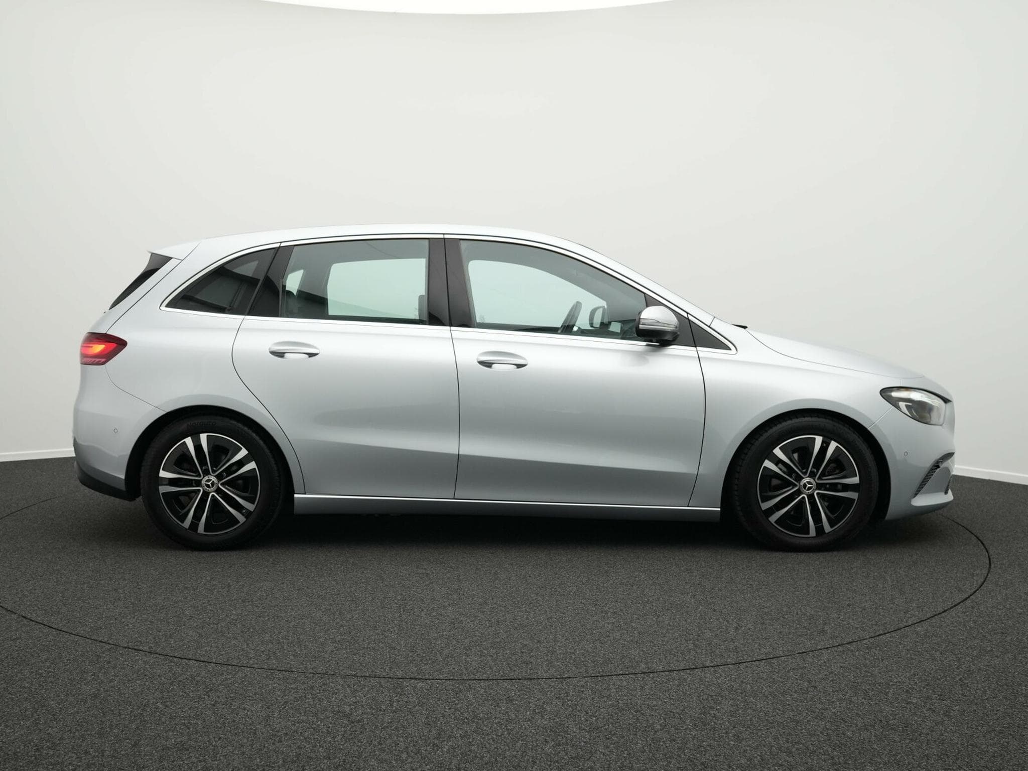 Mercedes B 180 Progressive LED+Kamera+Apple+MBUX (2024) - Photo 5