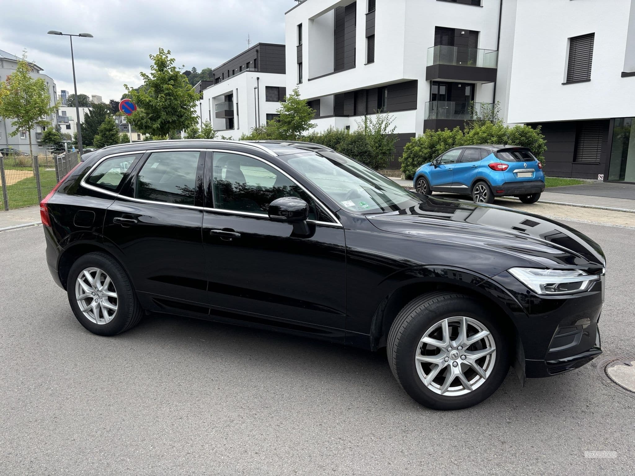 Volvo XC60 MOMENTUM D4 GEARTRONIC 190 CH (2019) - Photo 1