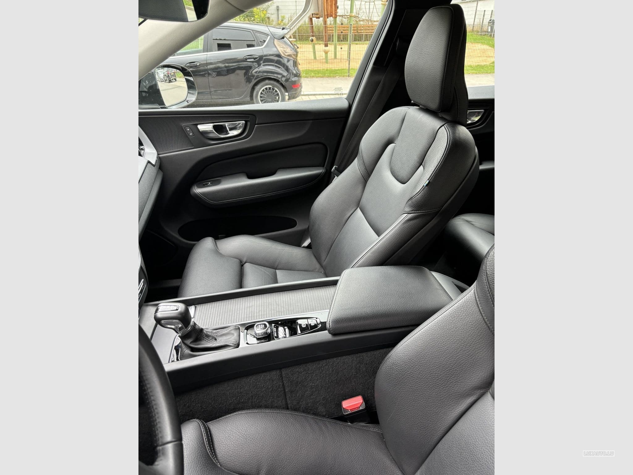 Volvo XC60 MOMENTUM D4 GEARTRONIC 190 CH (2019) - Photo 10