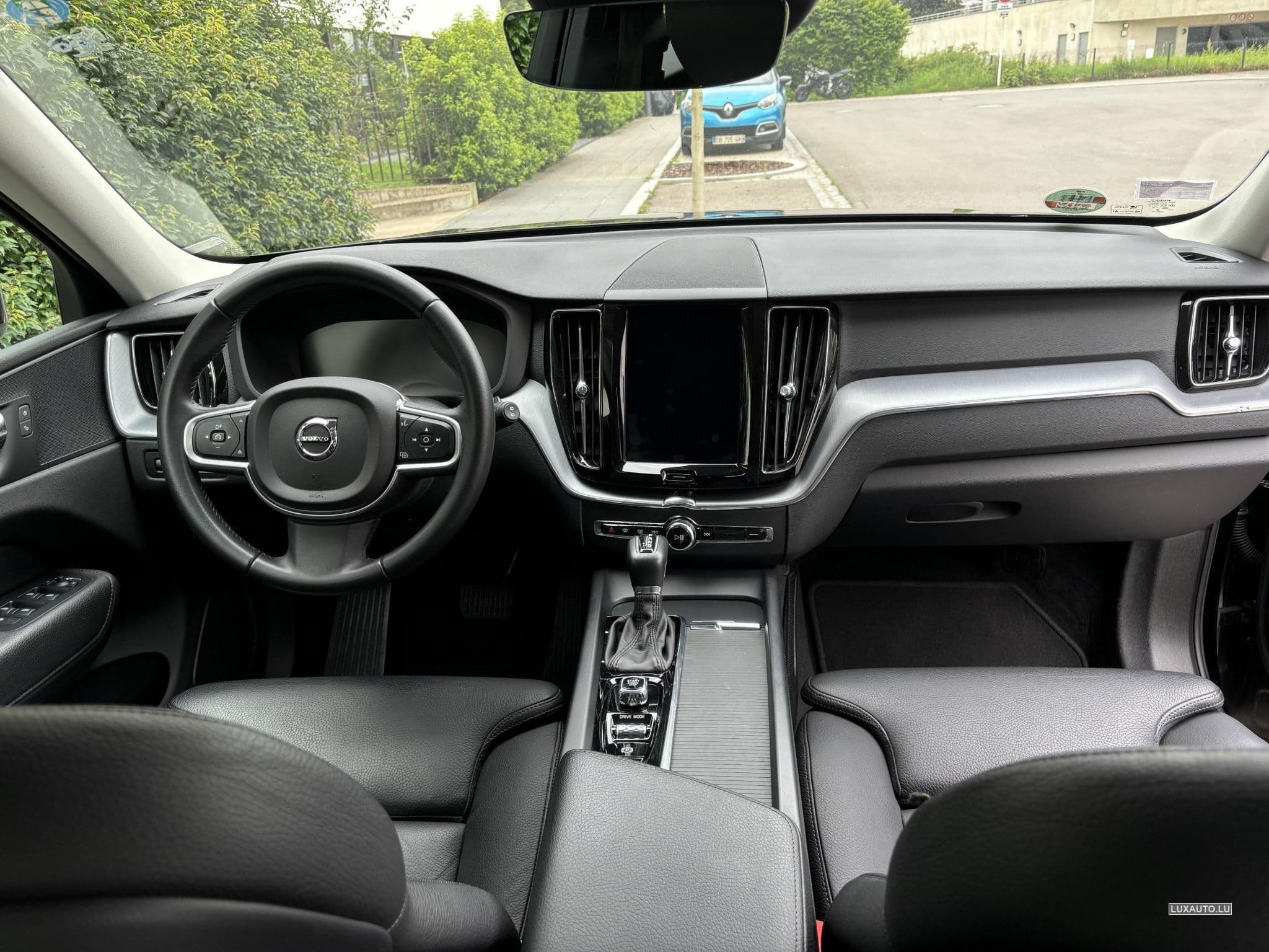Volvo XC60 MOMENTUM D4 GEARTRONIC 190 CH (2019) - Photo 8