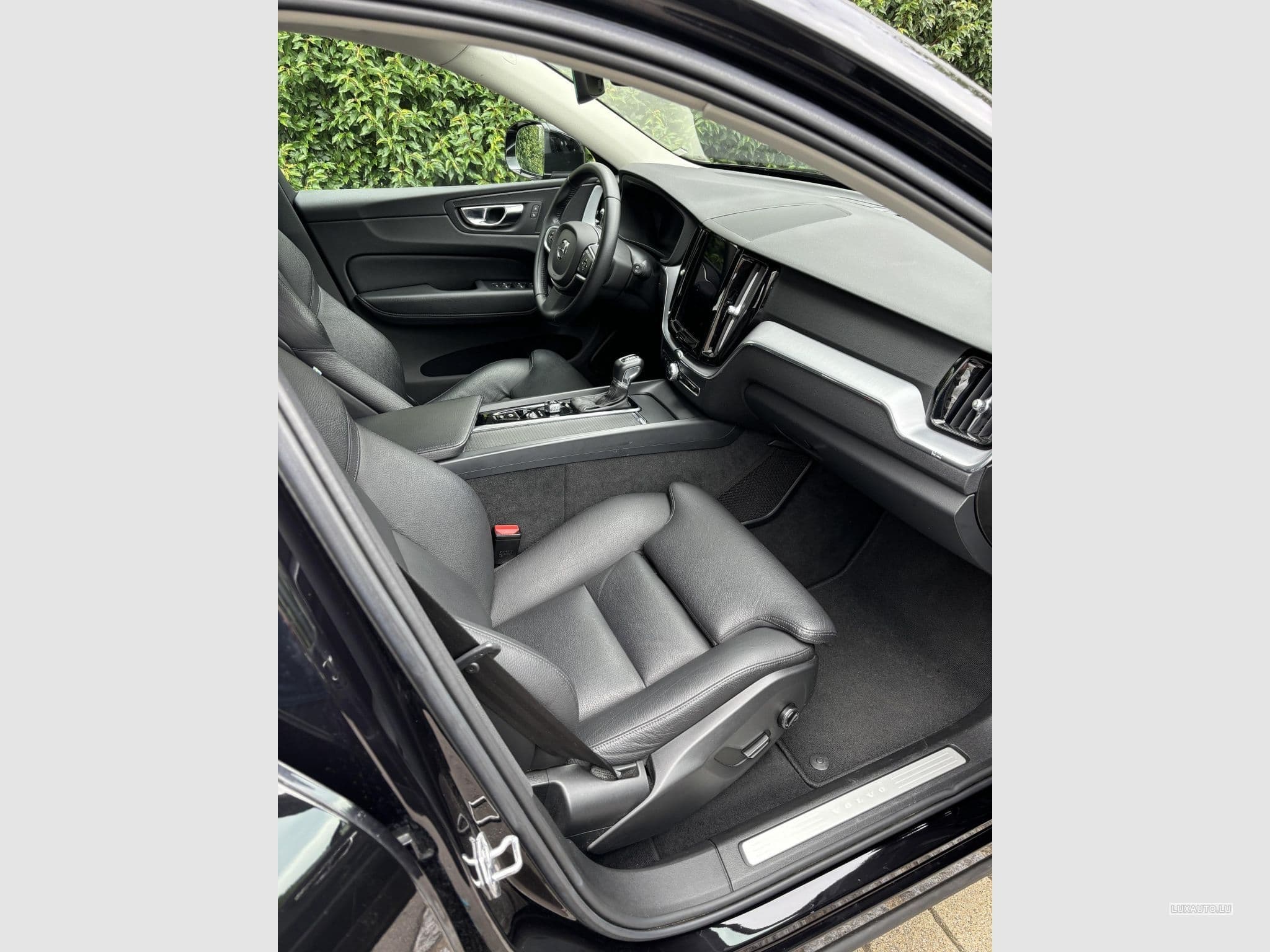 Volvo XC60 MOMENTUM D4 GEARTRONIC 190 CH (2019) - Photo 9