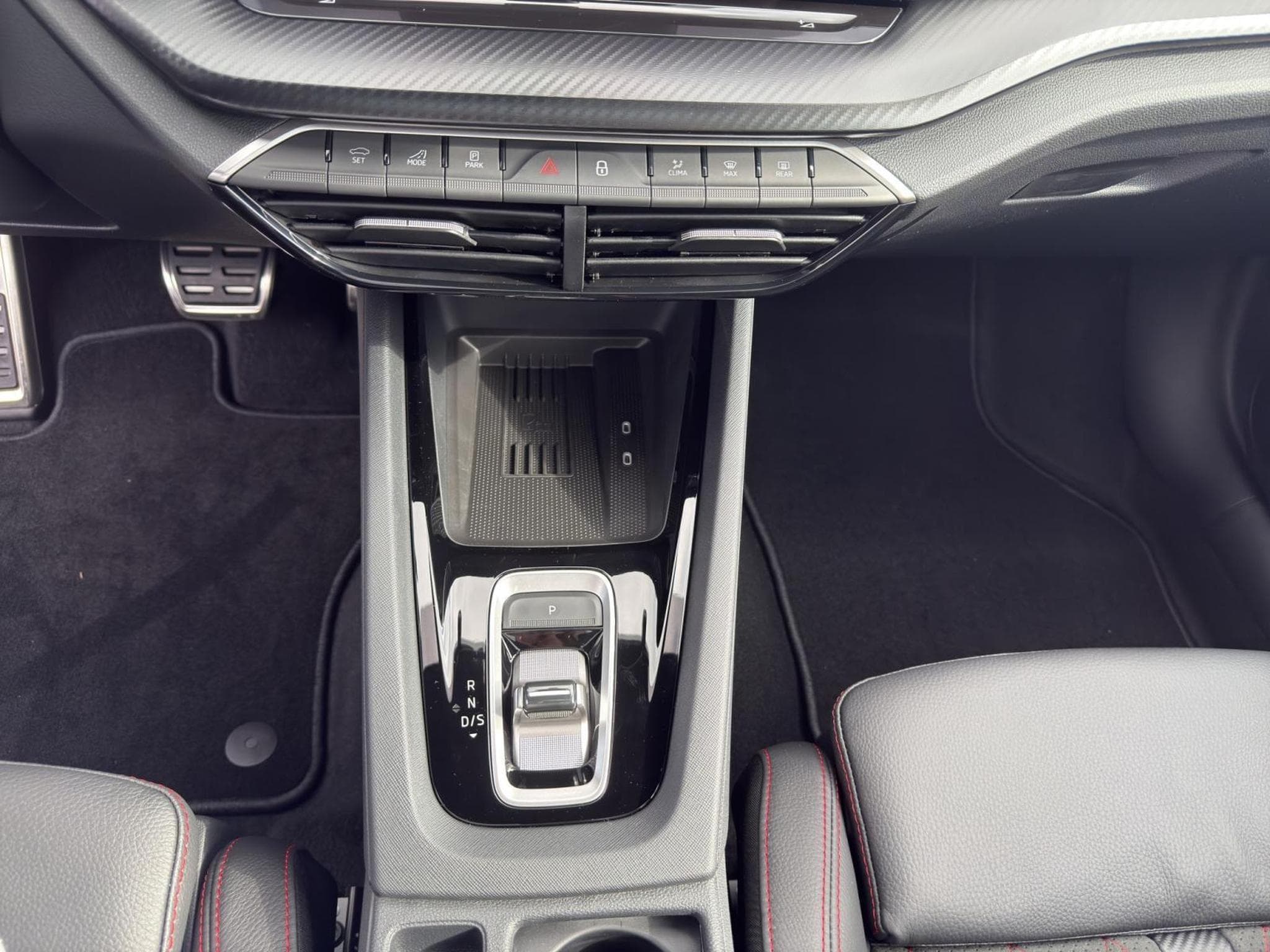 Skoda Octavia Combi RS (2025) - Photo 13