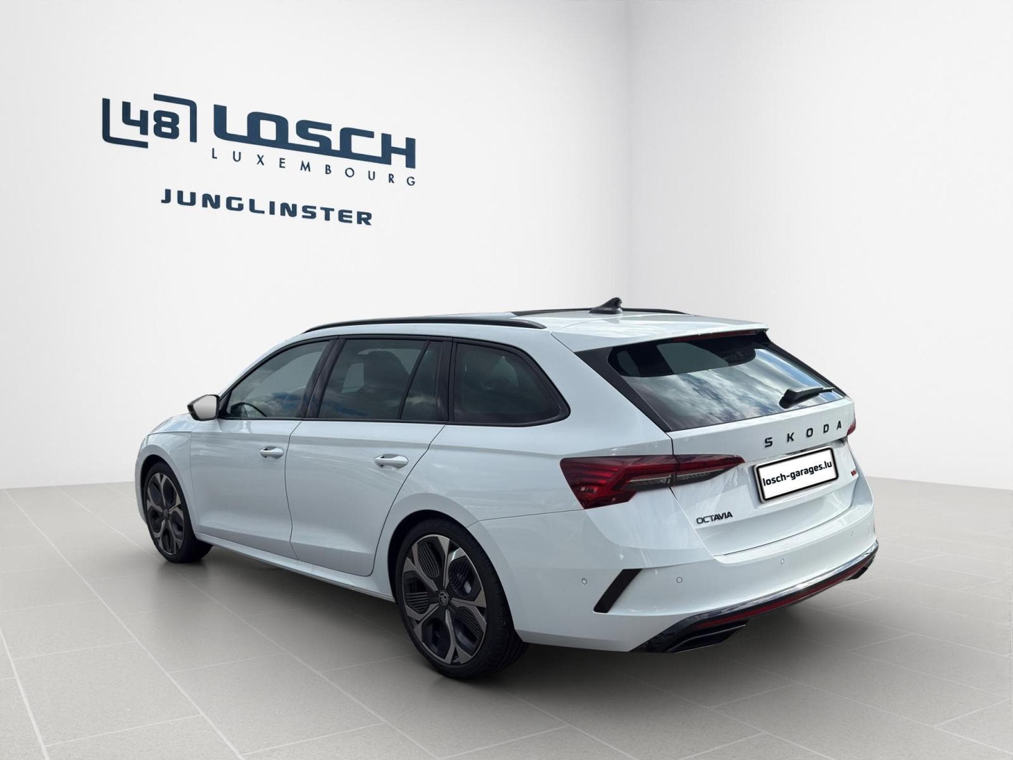 Skoda Octavia Combi RS (2025) - Photo 6