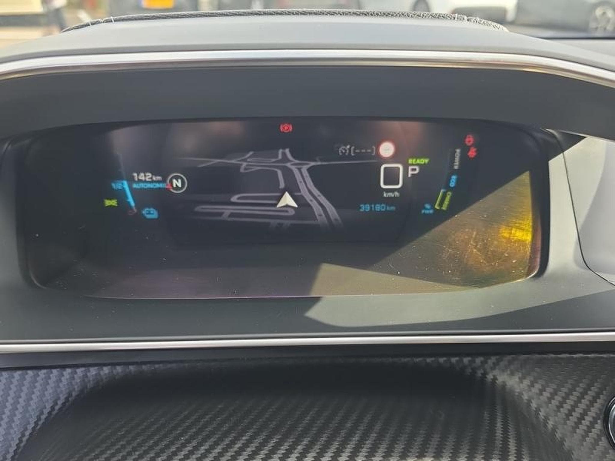 PEUGEOT 2008 e-2008 136ch GT (2022) - Foto 2