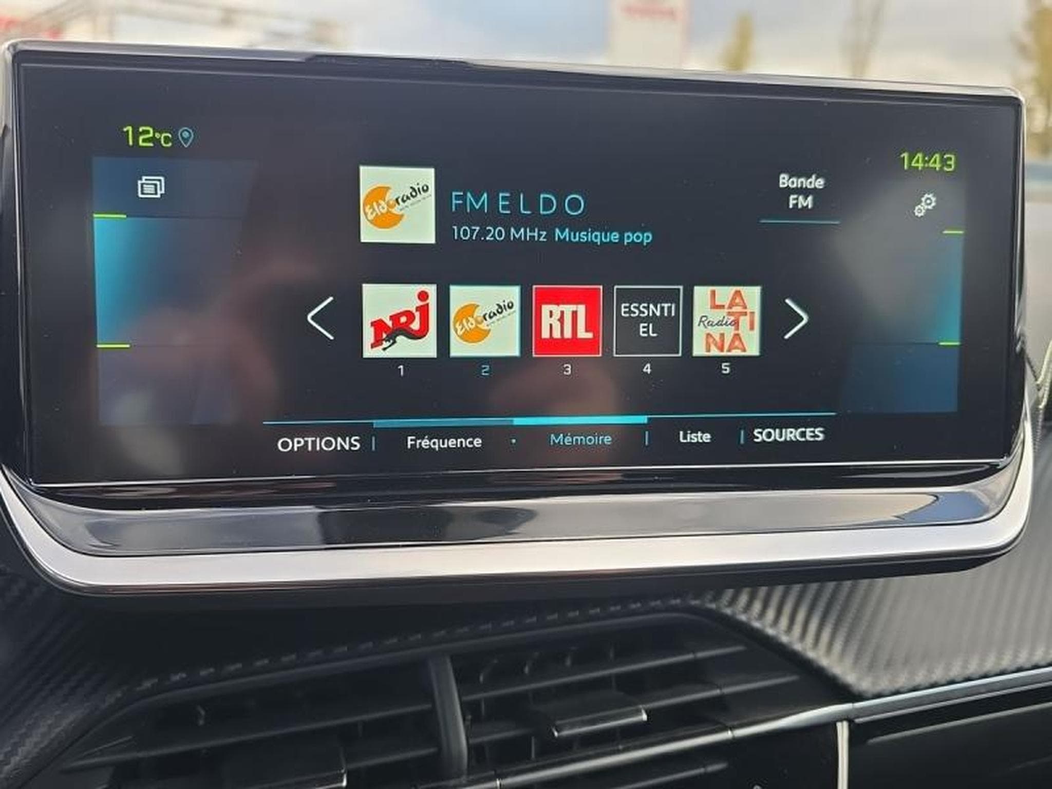 PEUGEOT 2008 e-2008 136ch GT (2022) - Foto 9