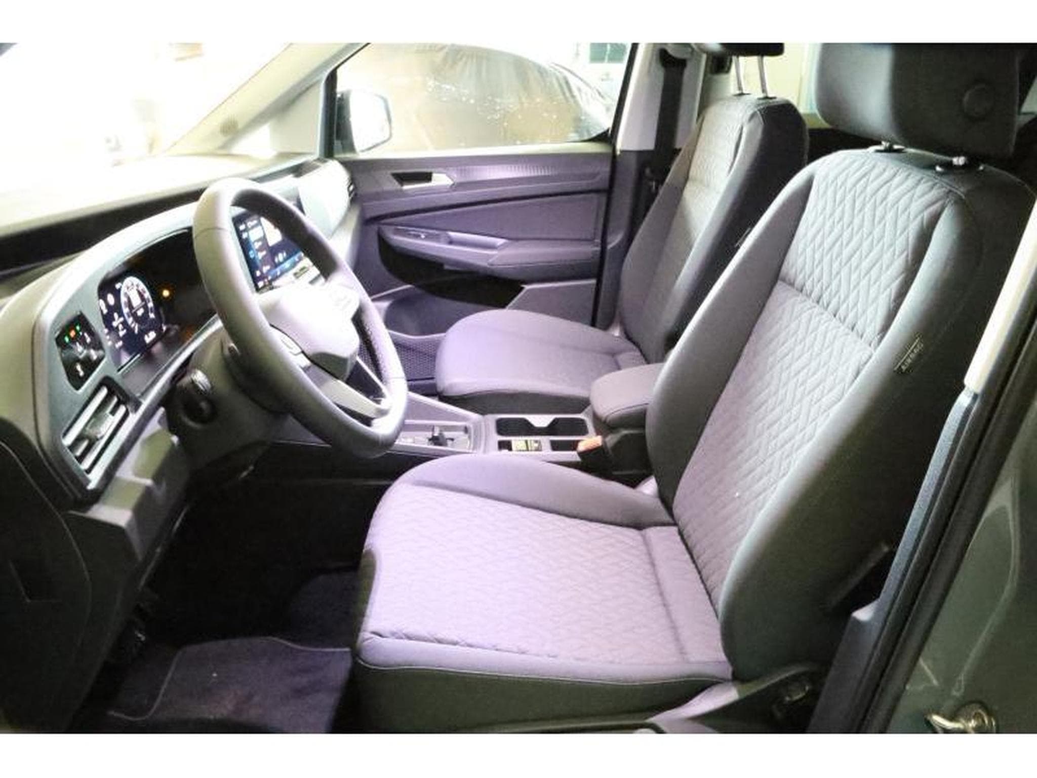 VW Caddy V Life (2025) - Photo 11