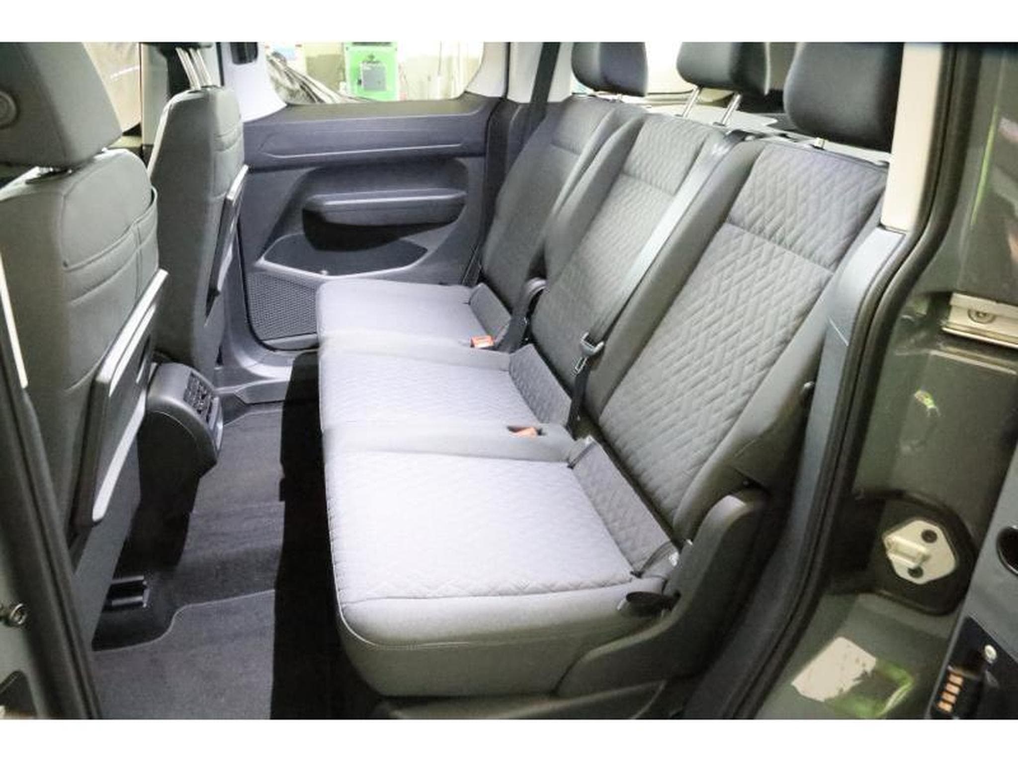 VW Caddy V Life (2025) - Photo 12