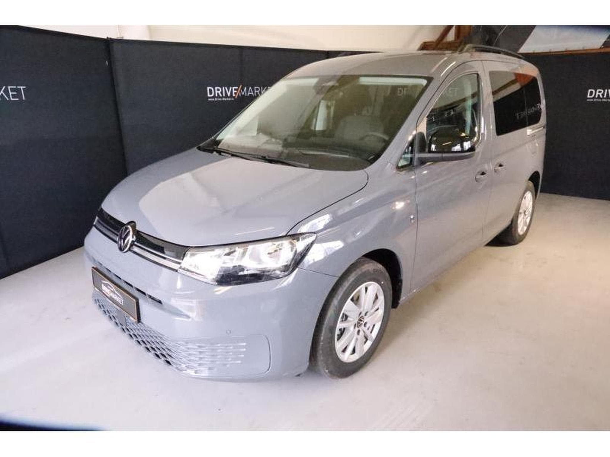 VW Caddy V Life (2025) - Photo 20