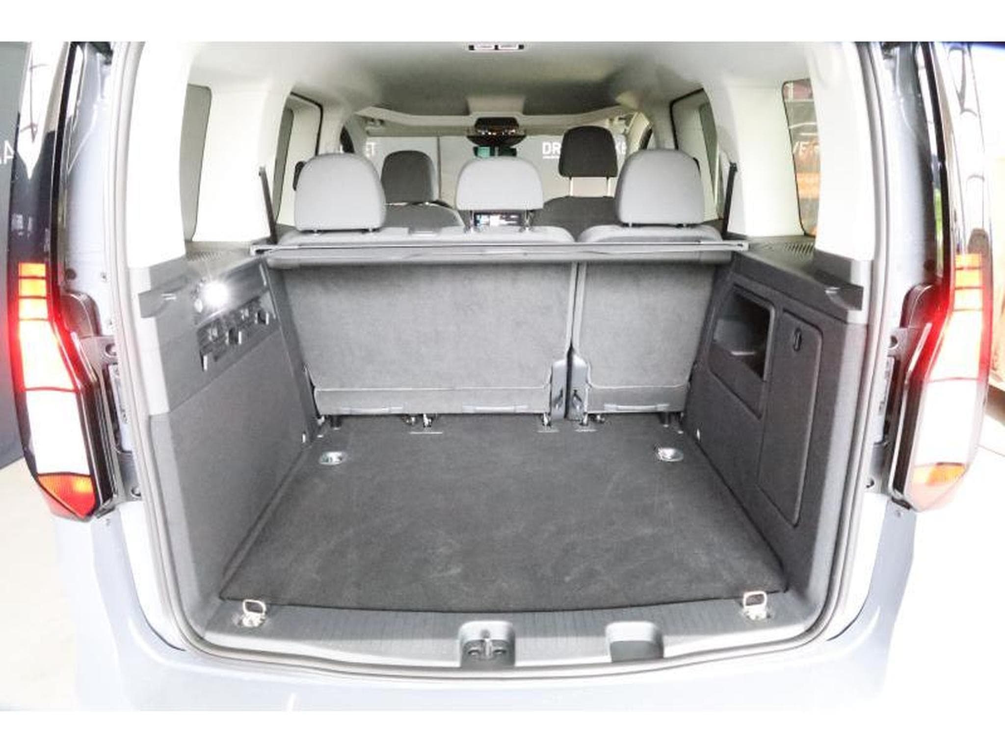 VW Caddy V Life (2025) - Photo 7