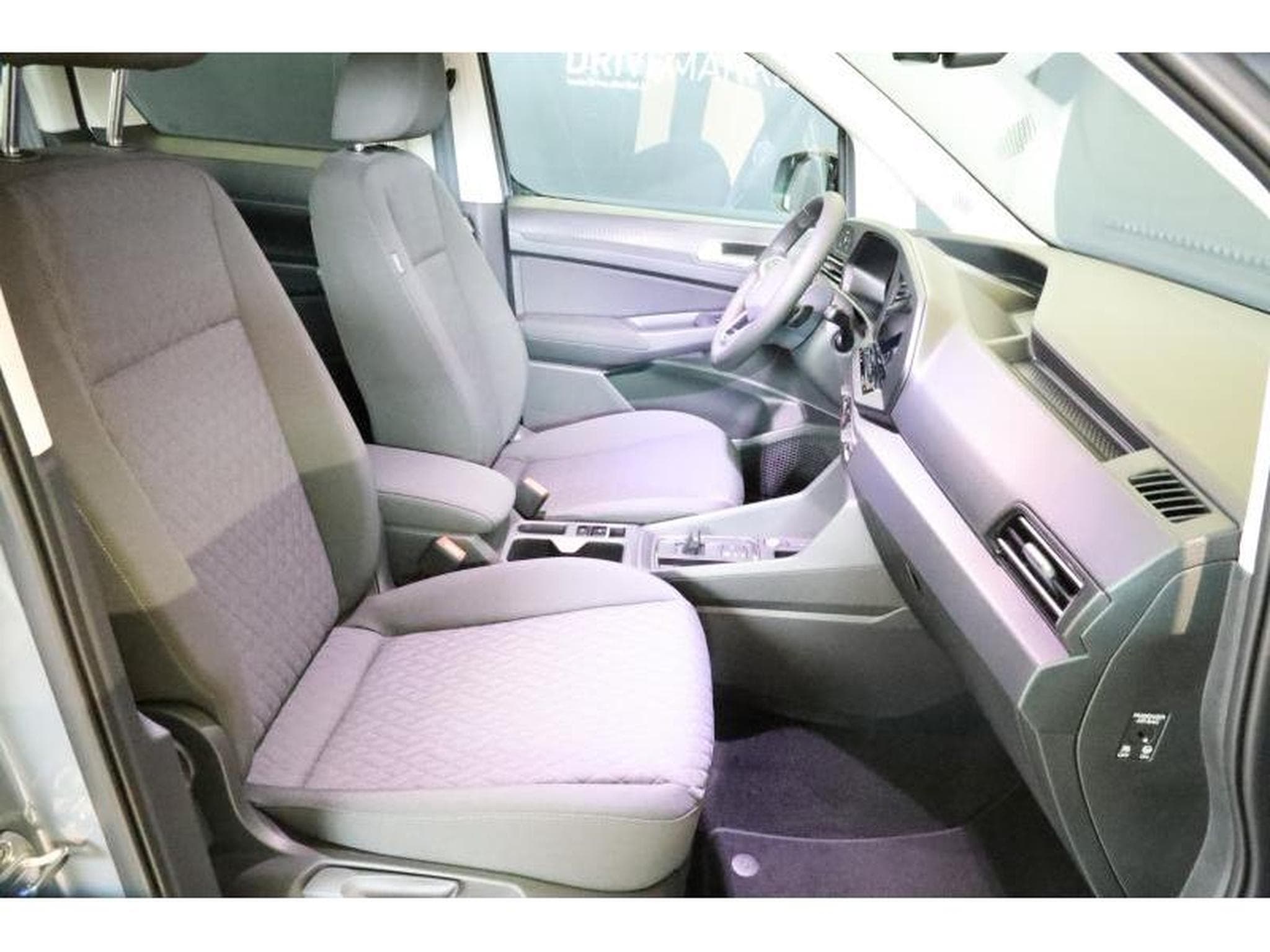 VW Caddy V Life (2025) - Photo 8