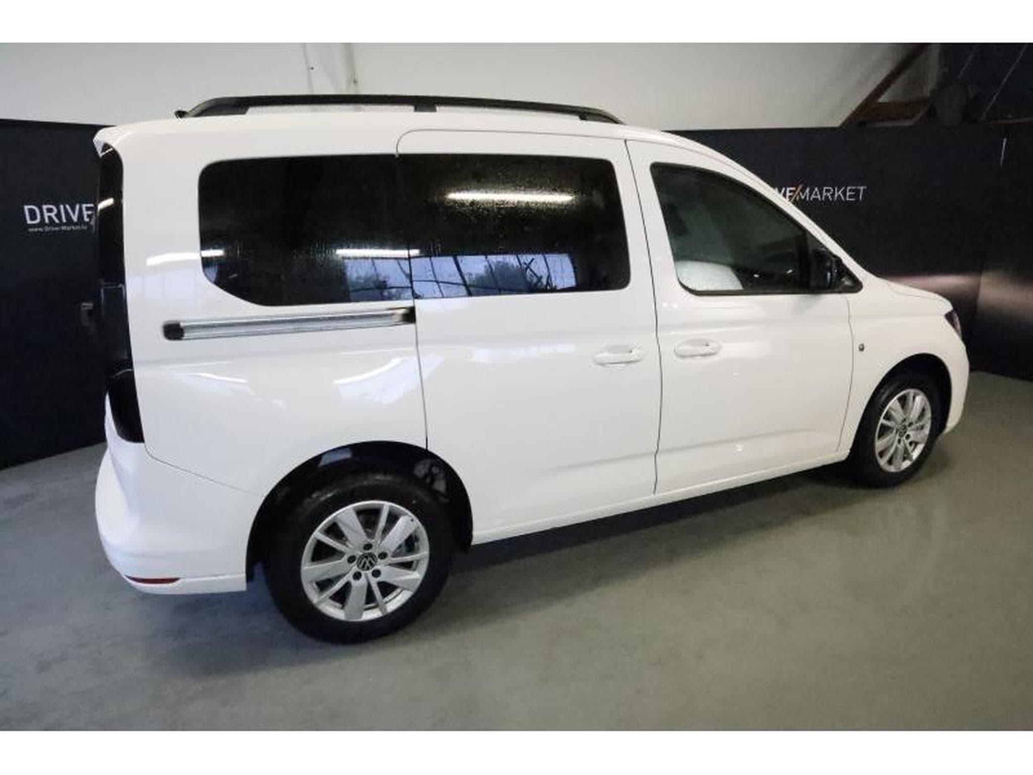 VW Caddy Life (2025) - Photo 16