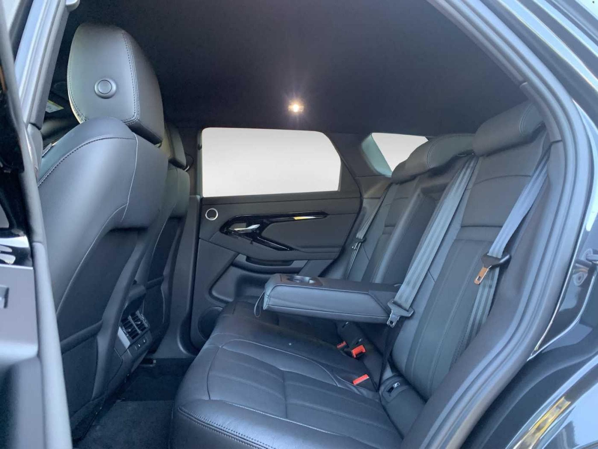 Land-Rover Range Rover Evoque P270e  Dynamic SE +BLACK PACK + WINTER PACK (2024) - Foto 8