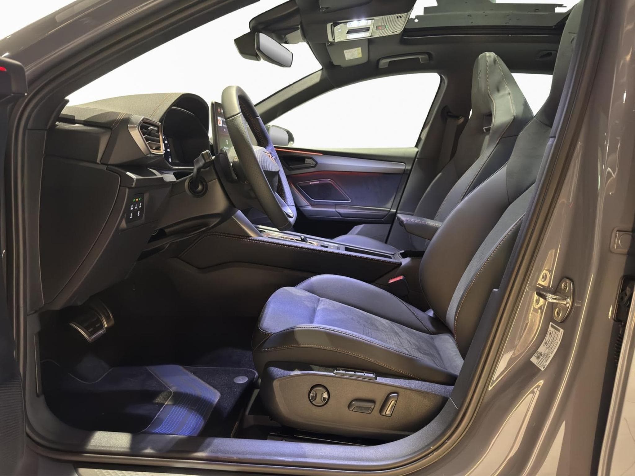 Cupra Leon Sportstourer (2025) - Photo 11