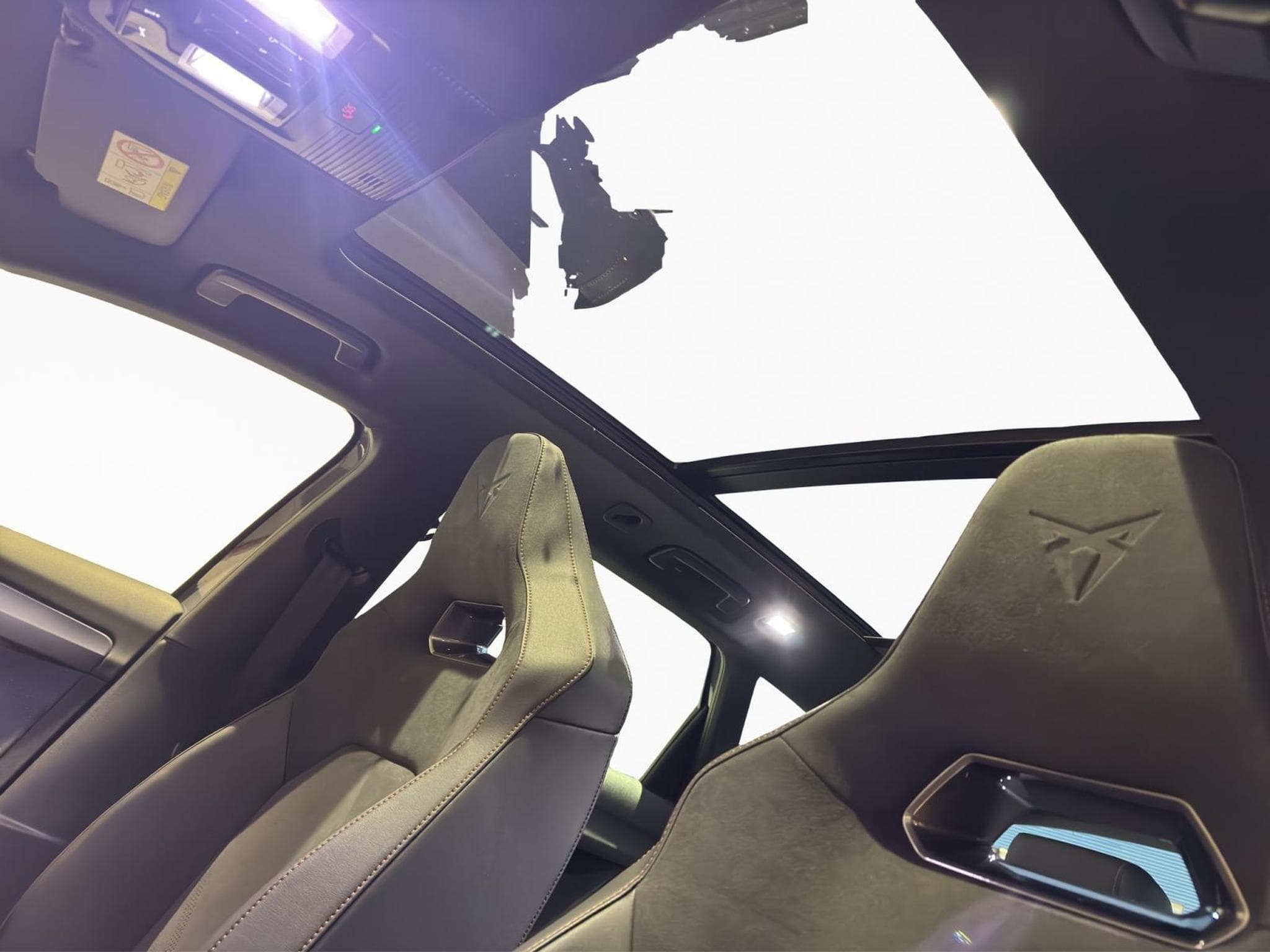 Cupra Leon Sportstourer (2025) - Photo 14