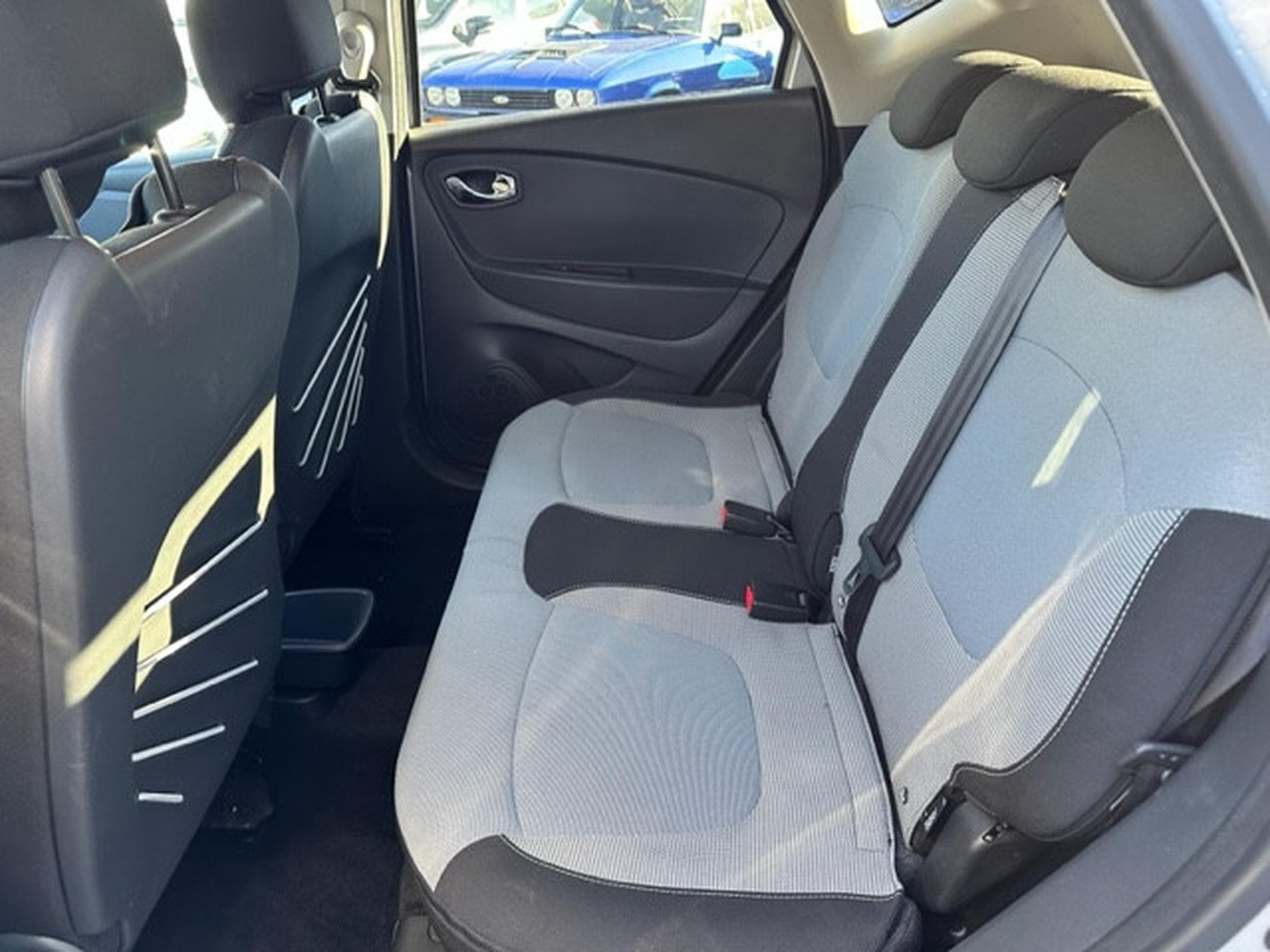 Renault Captur INTENS Energy dCi 90 (2014) - Photo 4