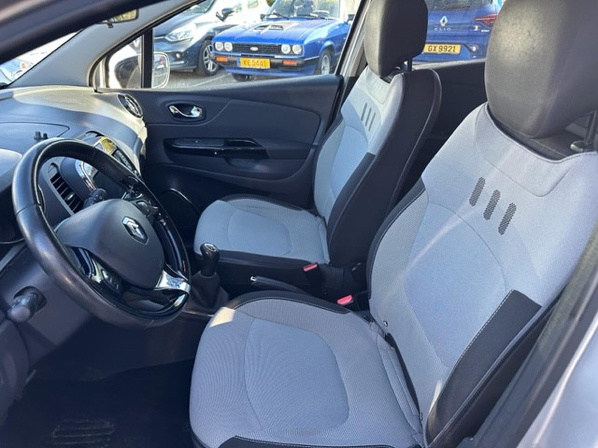 Renault Captur INTENS Energy dCi 90 (2014) - Photo 6