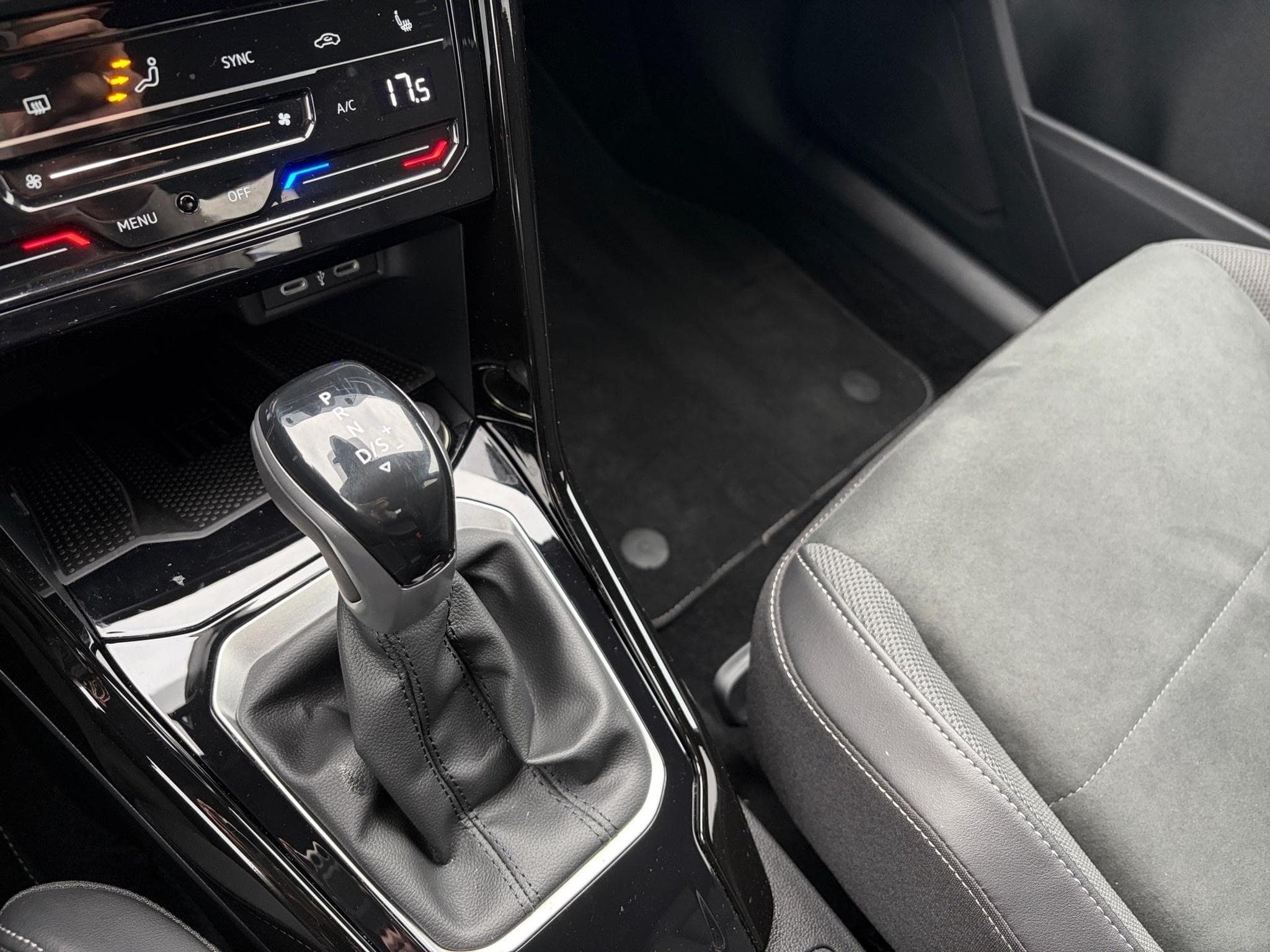 VW T-Roc 1.5L R-line 1.5L (2025) - Foto 10