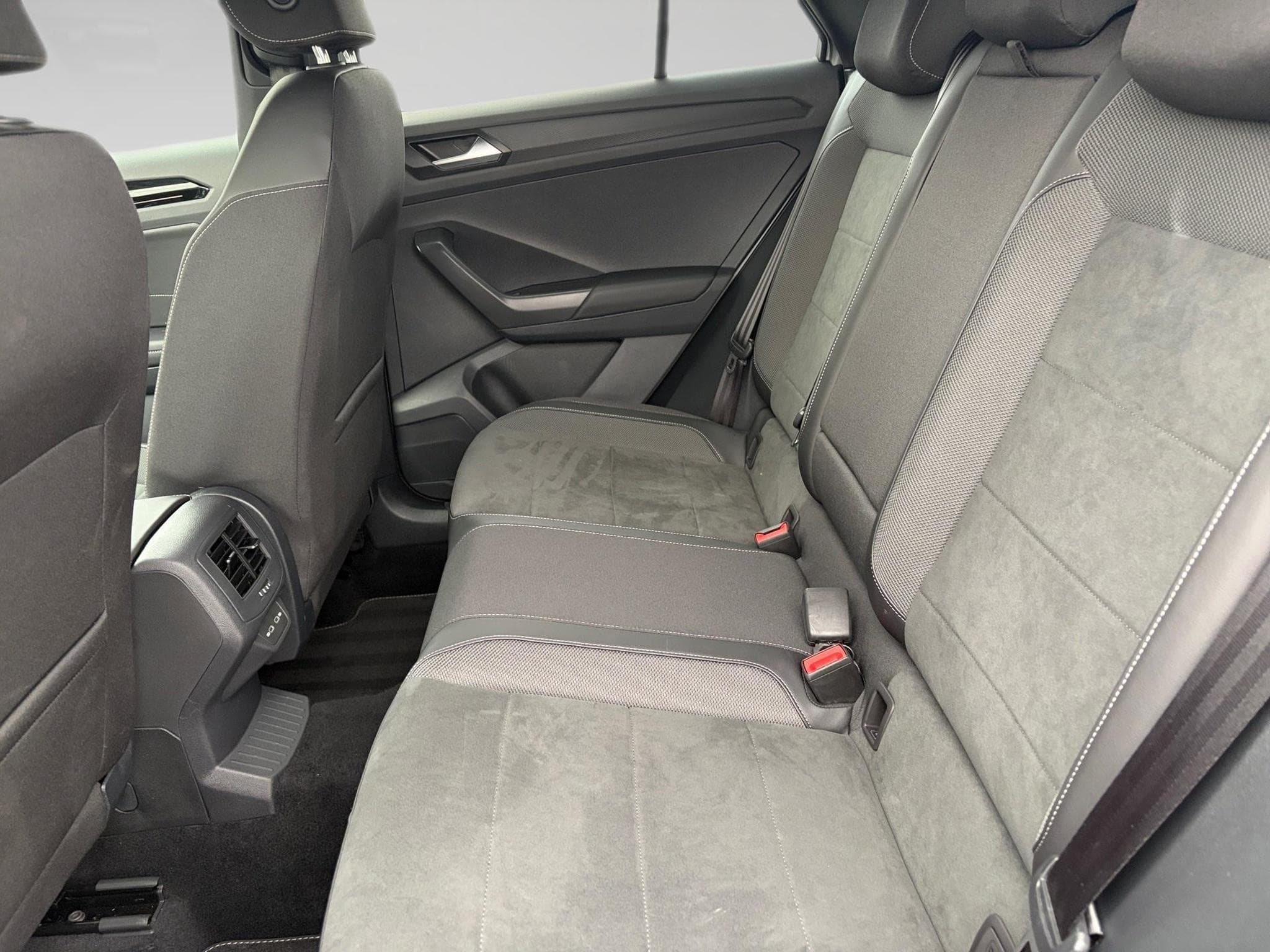 VW T-Roc 1.5L R-line 1.5L (2025) - Foto 11