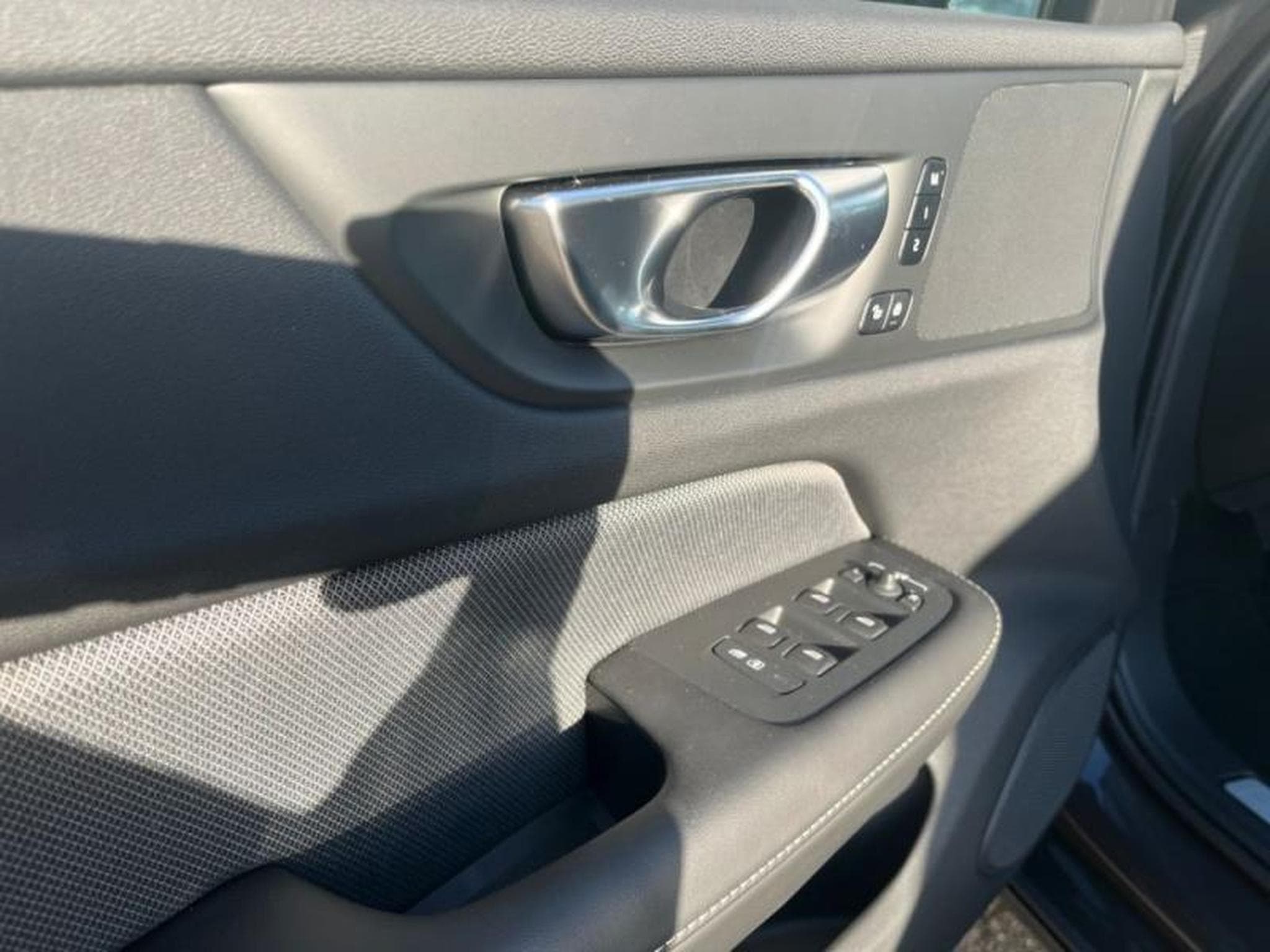 Volvo V60 B4 Plus Dark / Diesel (2023) - Photo 17