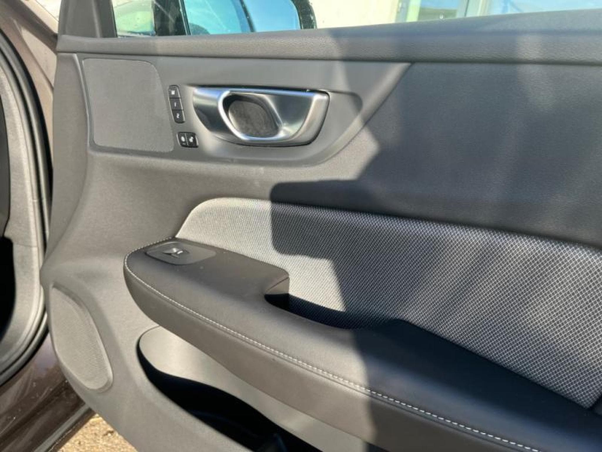 Volvo V60 B4 Plus Dark / Diesel (2023) - Photo 18