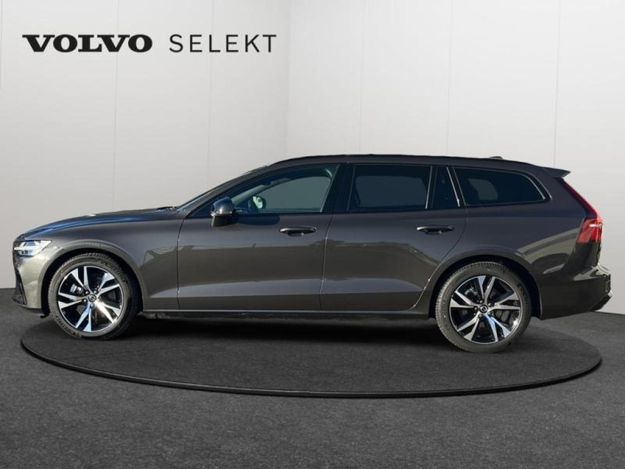 Volvo V60 B4 Plus Dark / Diesel (2023) - Photo 4