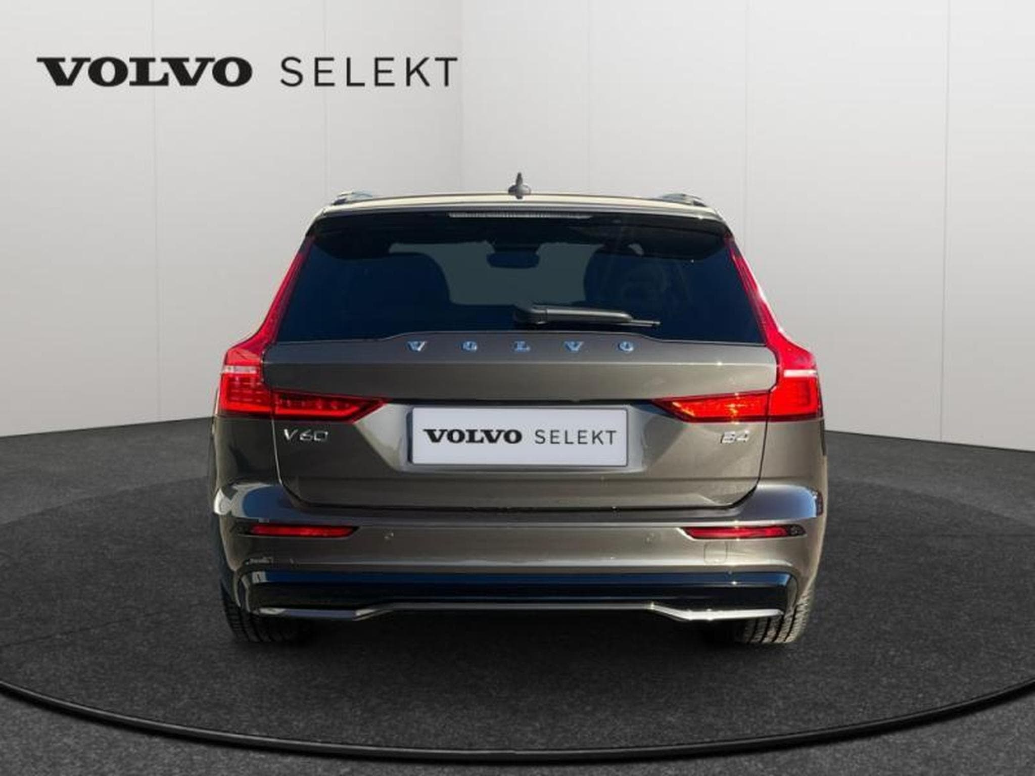 Volvo V60 B4 Plus Dark / Diesel (2023) - Photo 6