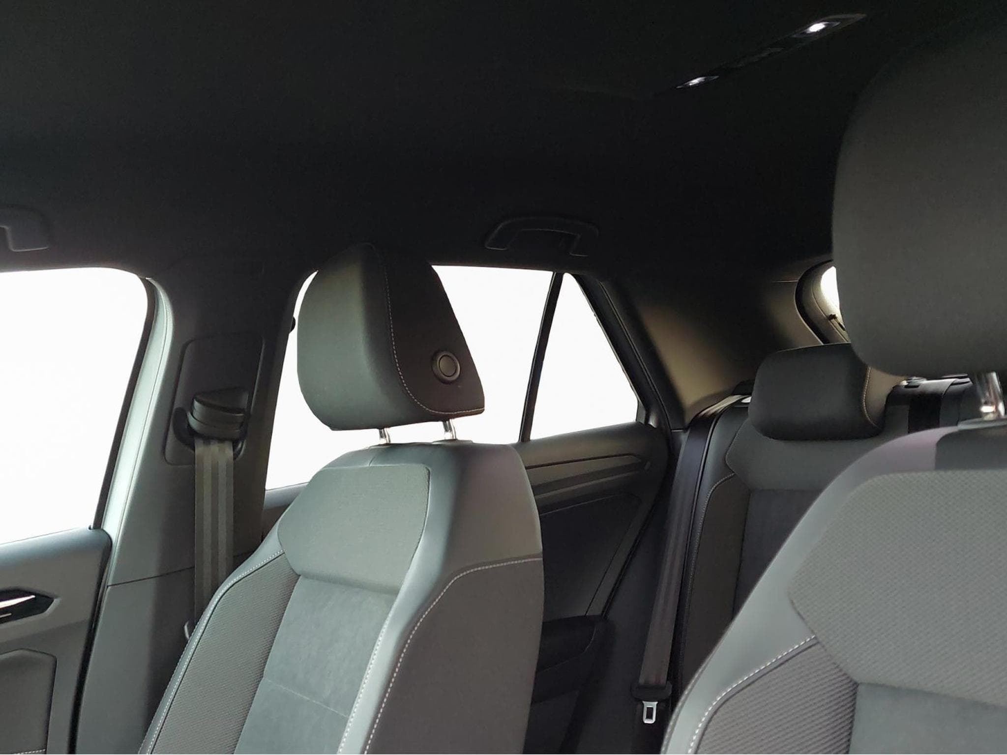 VW T-Roc R-LINE (2025) - Photo 14