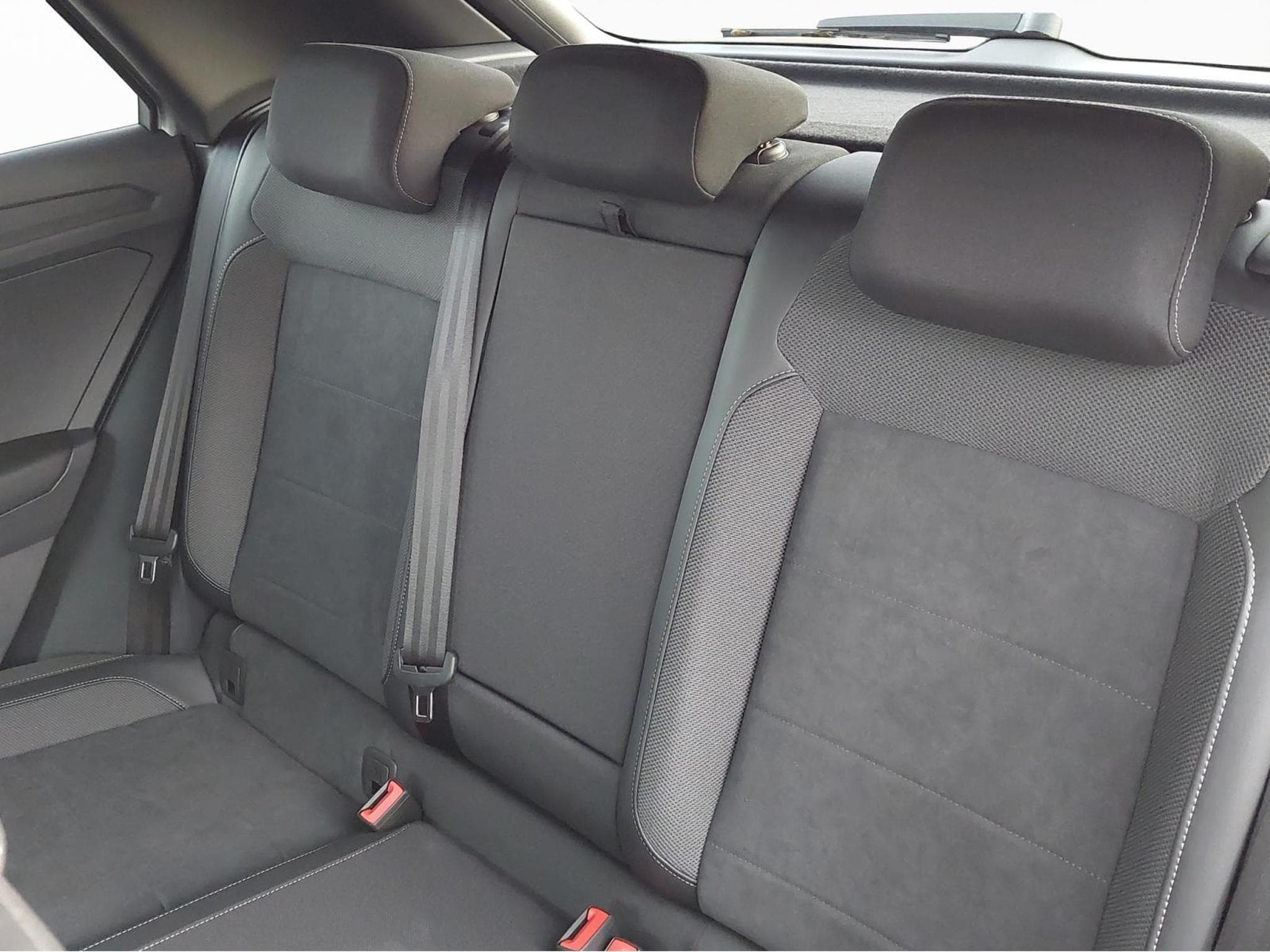 VW T-Roc R-LINE (2025) - Photo 15